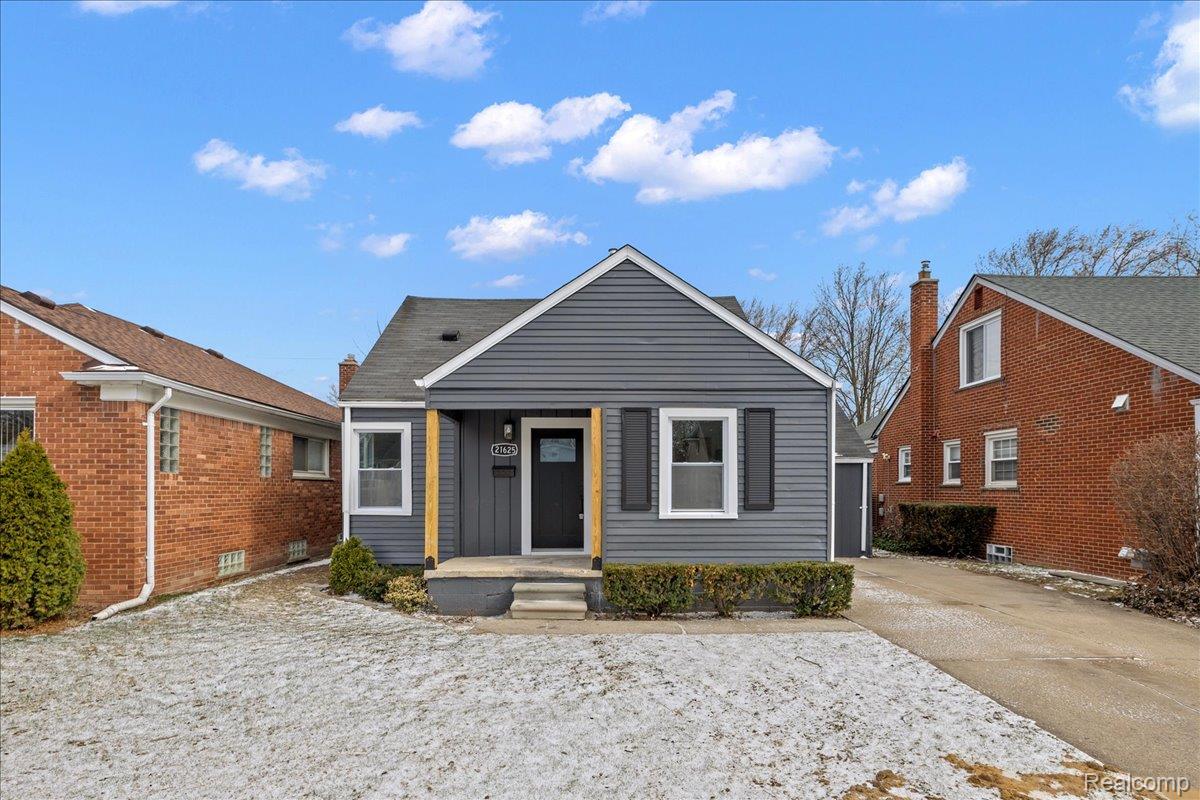 21625 Trombly Street