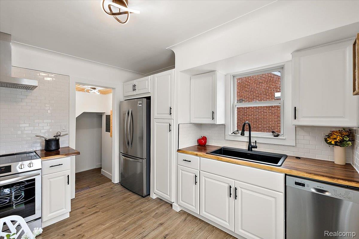 21625 Trombly Street