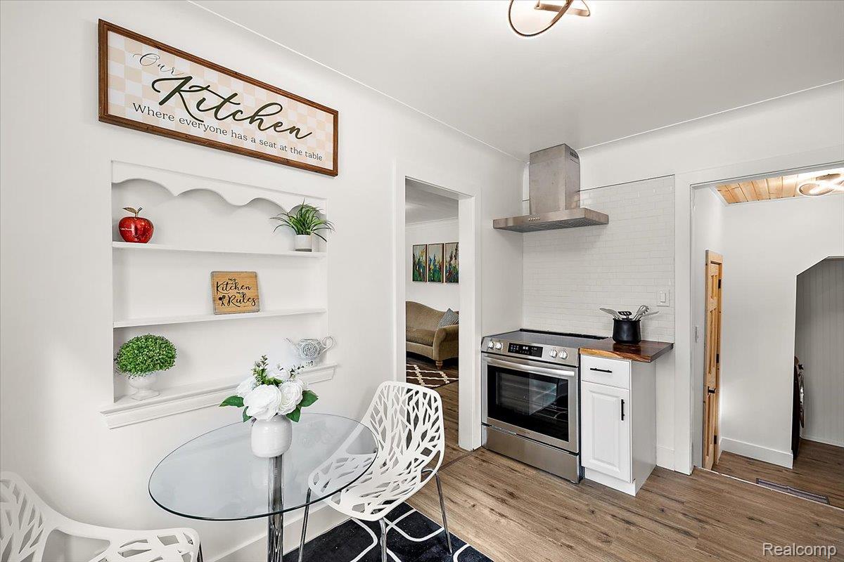 21625 Trombly Street