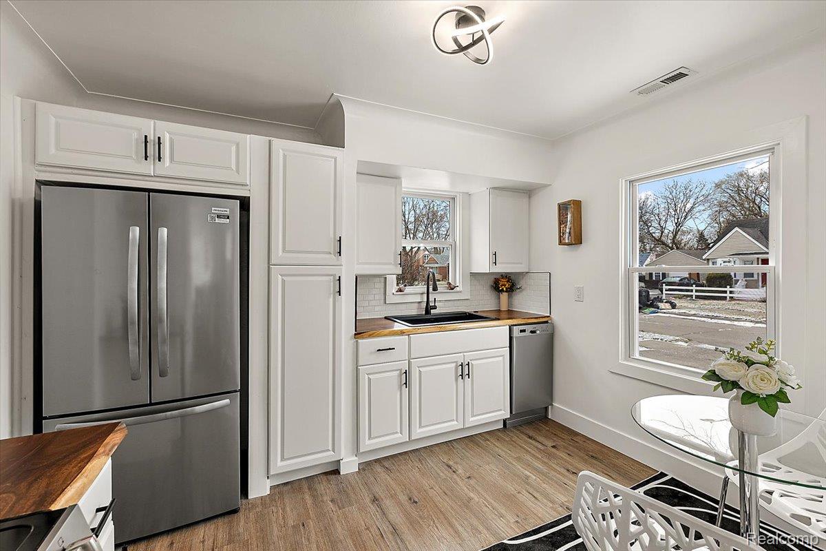 21625 Trombly Street