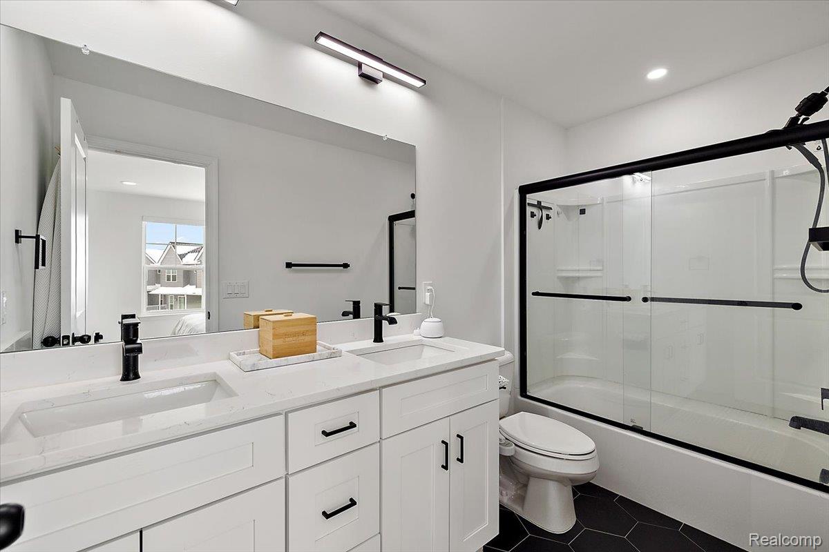 3951 Trailwaycommons Circle