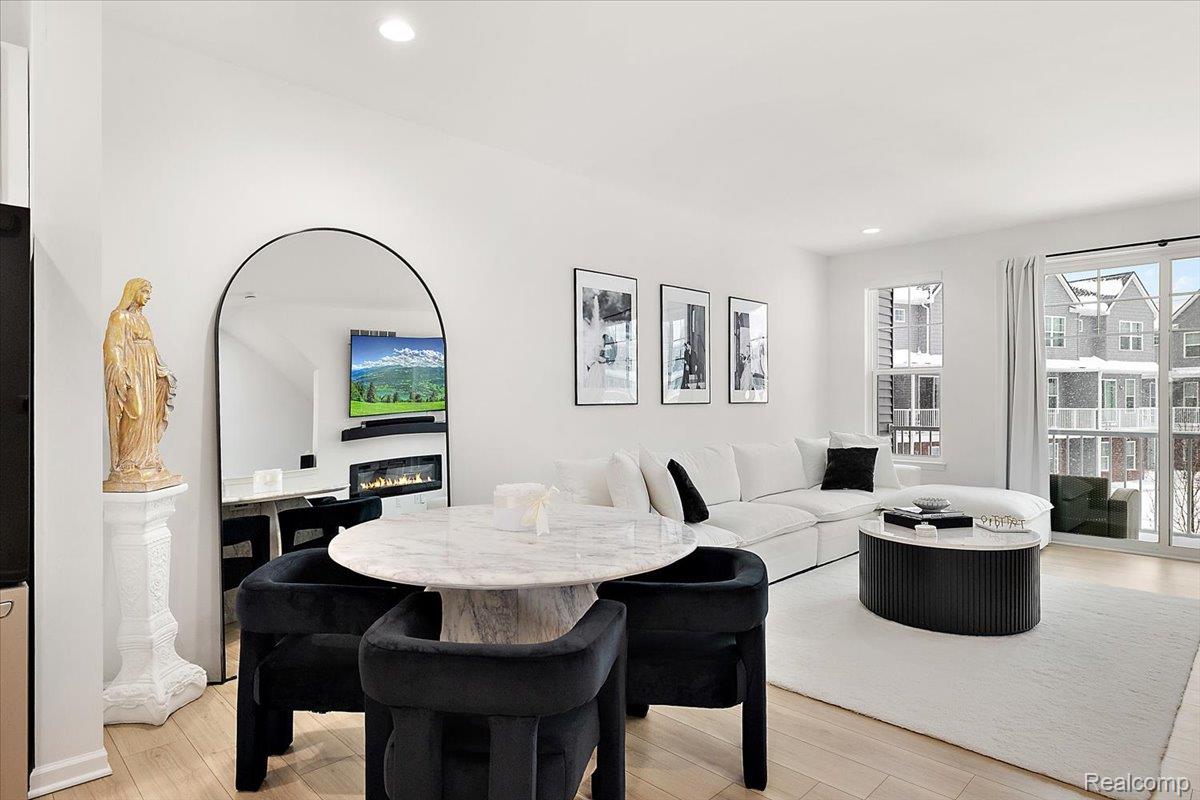 3951 Trailwaycommons Circle