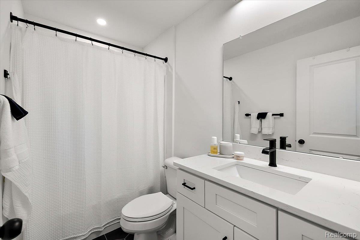 3951 Trailwaycommons Circle