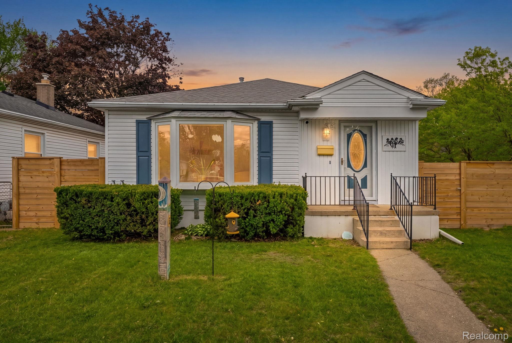 2287 Moorhouse Street