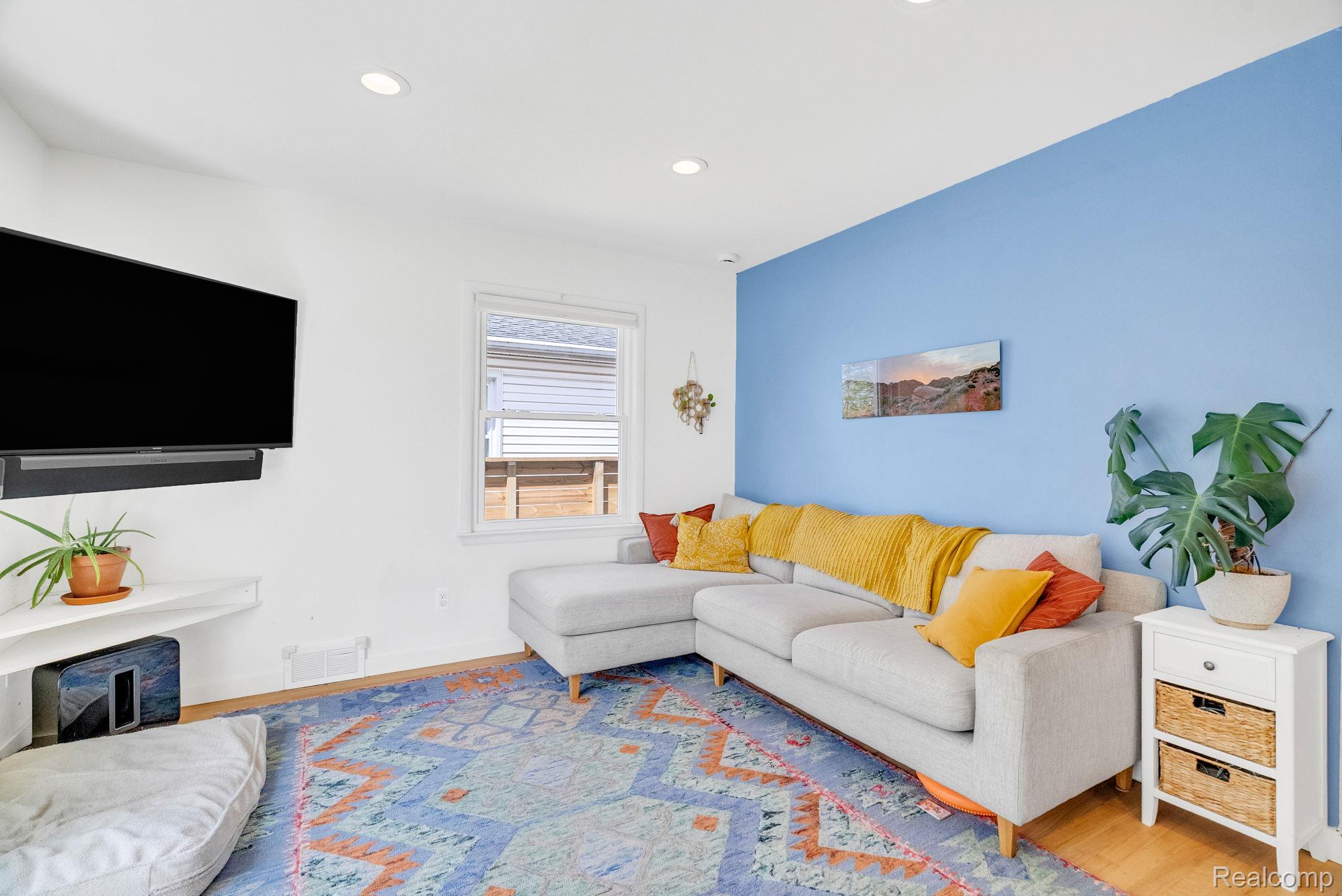 2287 Moorhouse Street