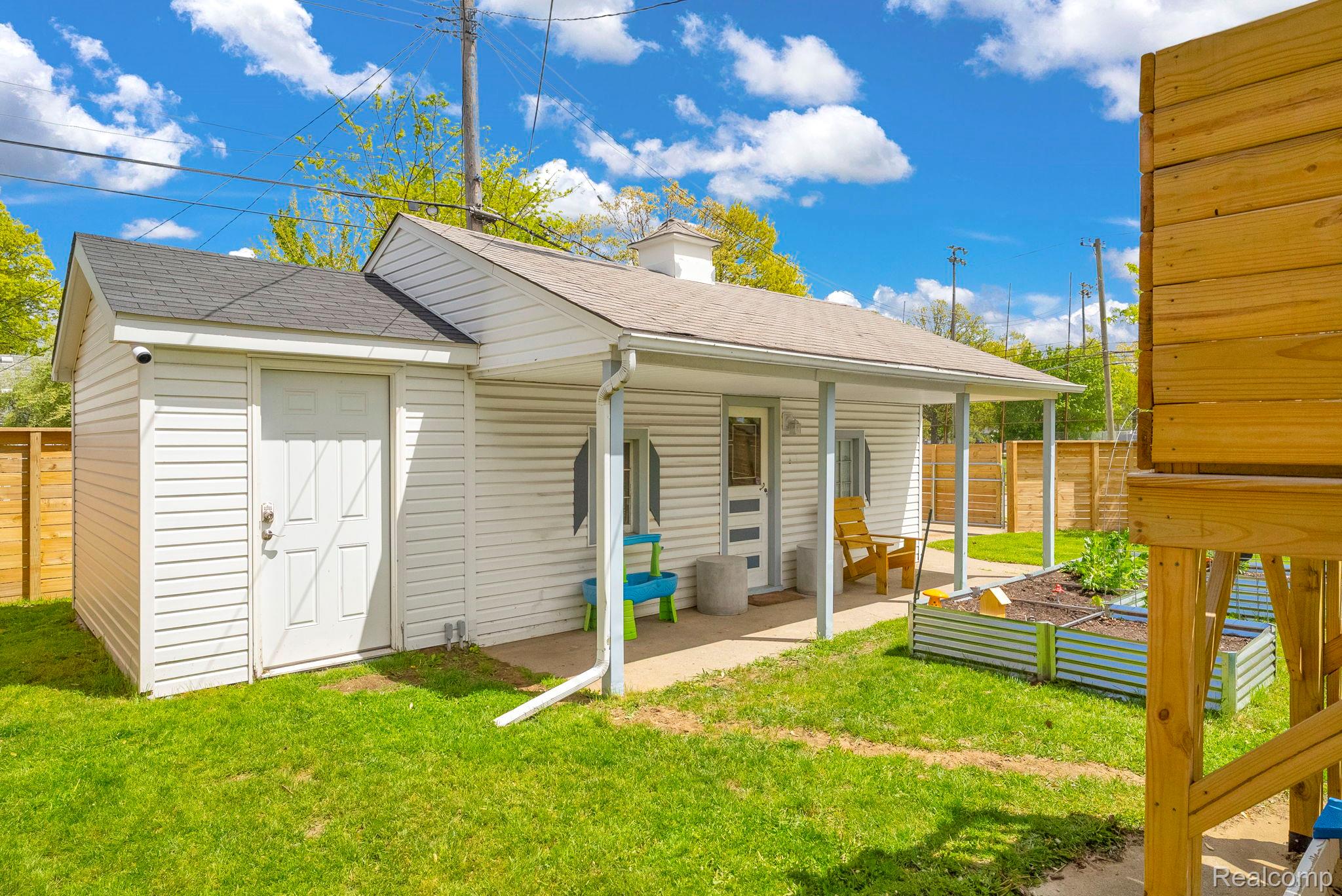 2287 Moorhouse Street