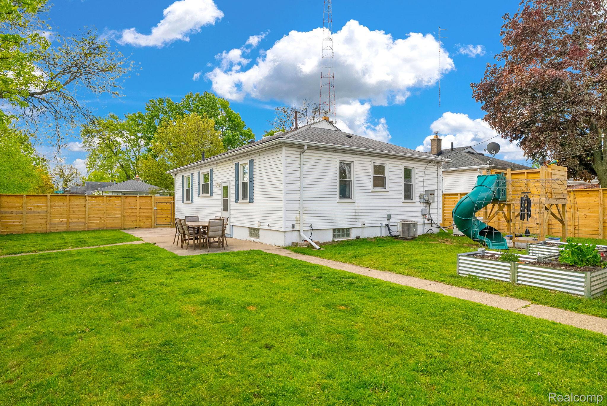 2287 Moorhouse Street