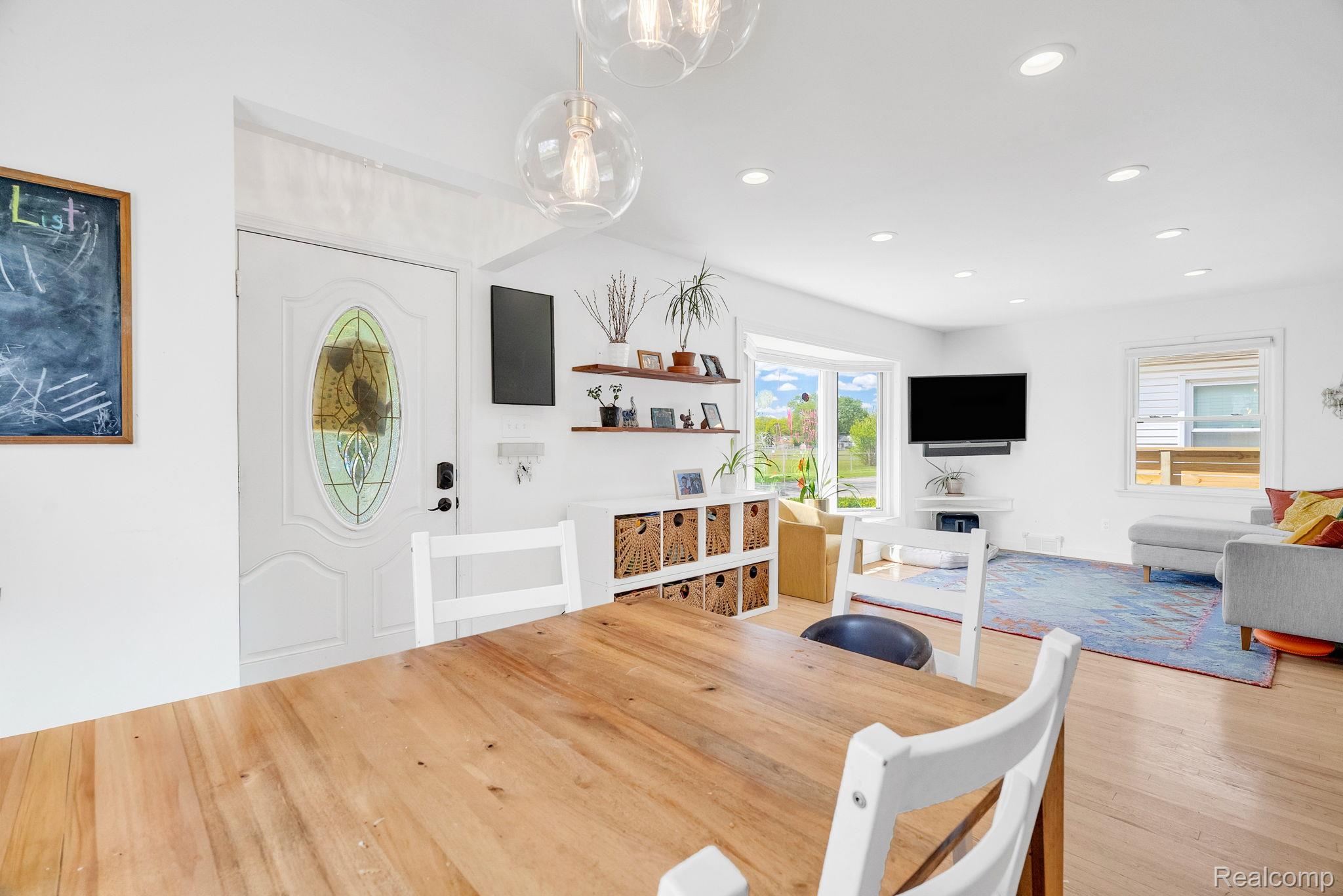 2287 Moorhouse Street