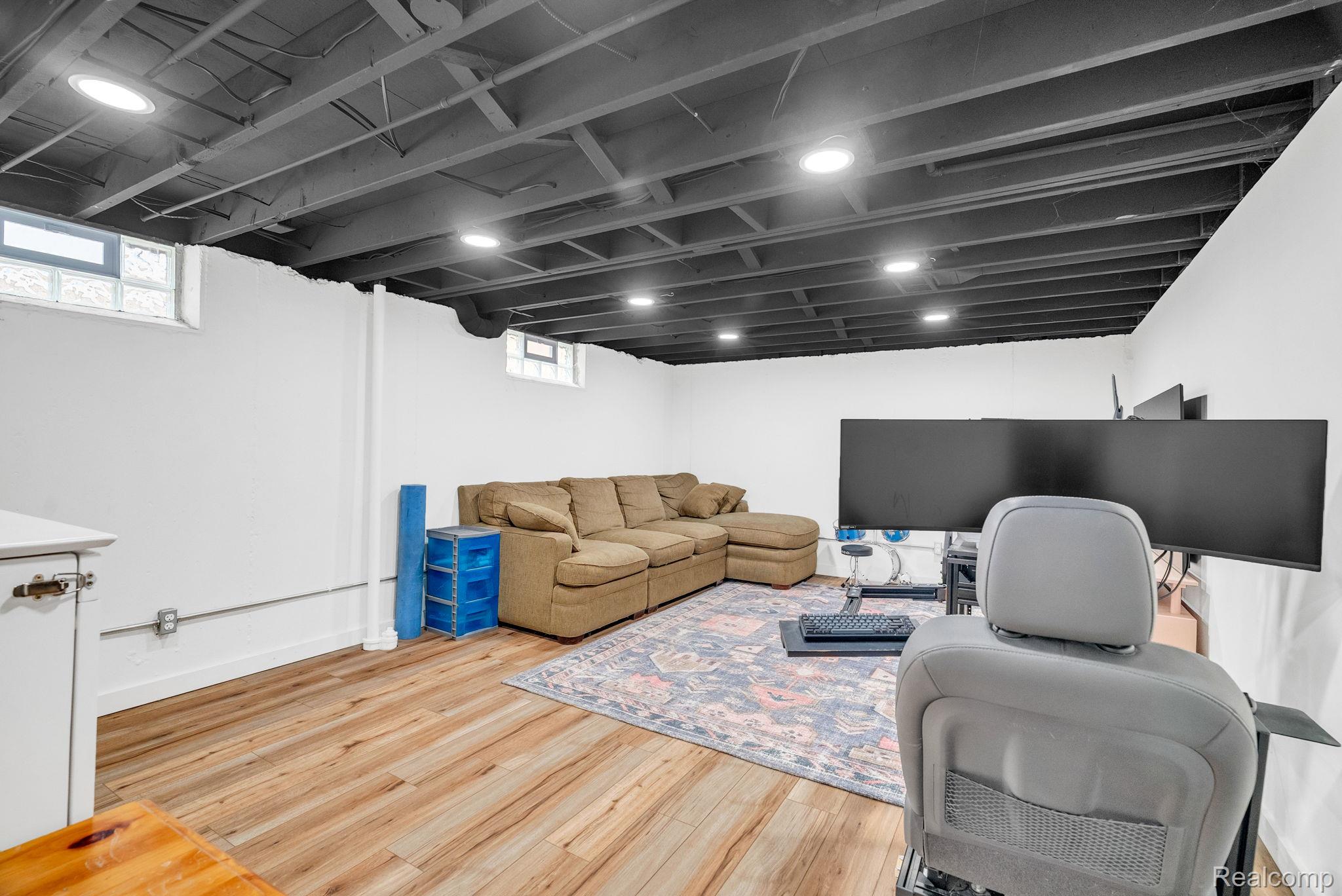 2287 Moorhouse Street