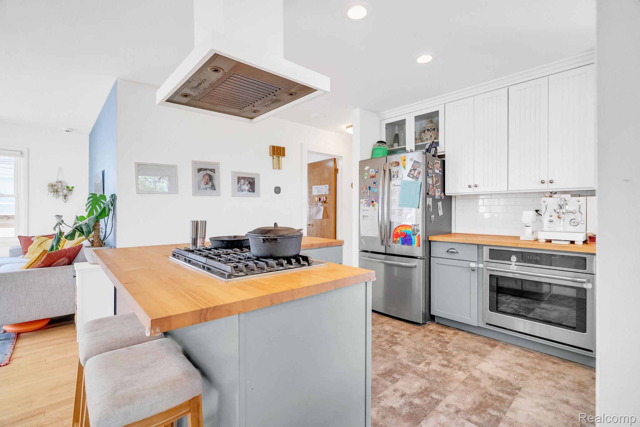 2287 Moorhouse Street