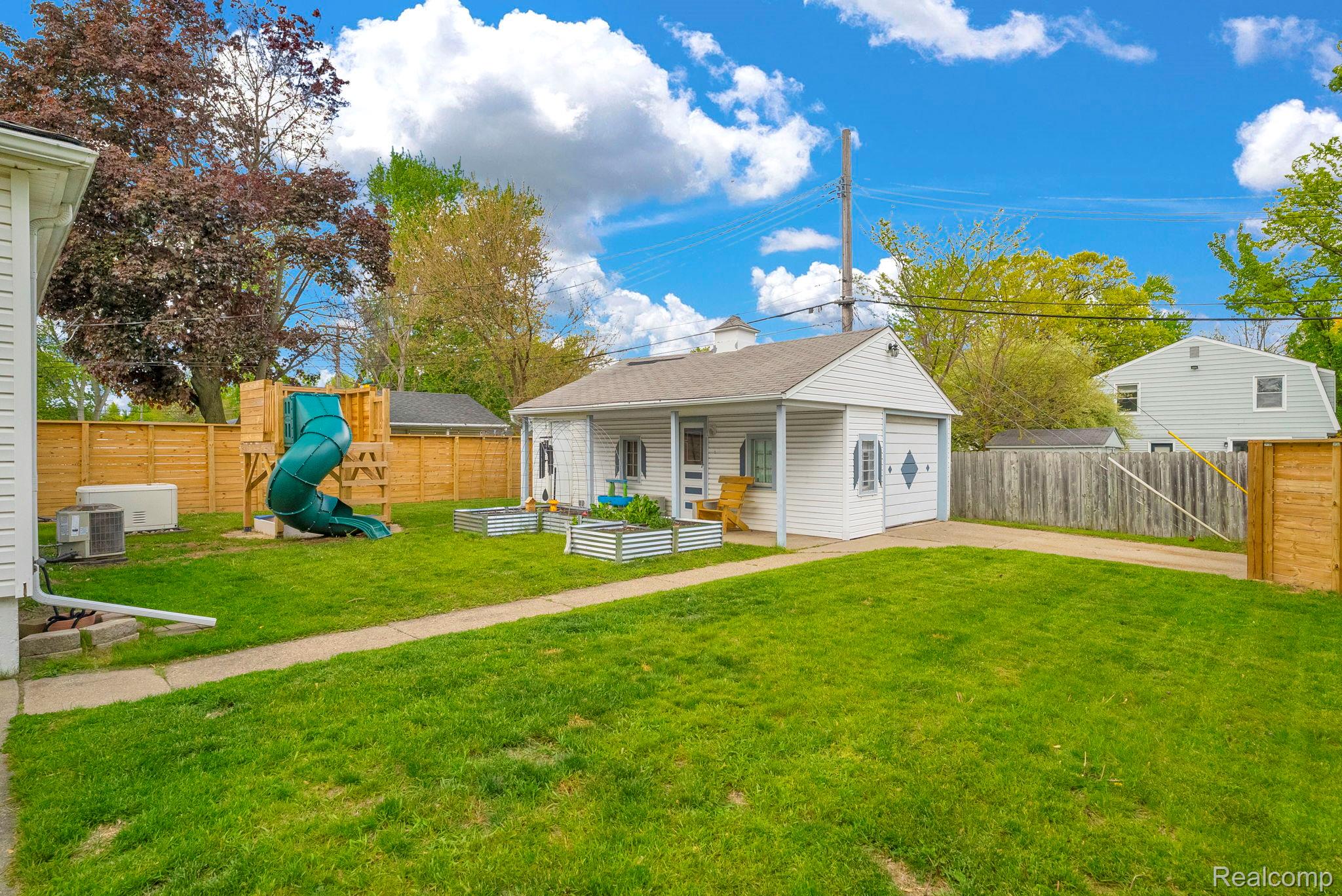 2287 Moorhouse Street