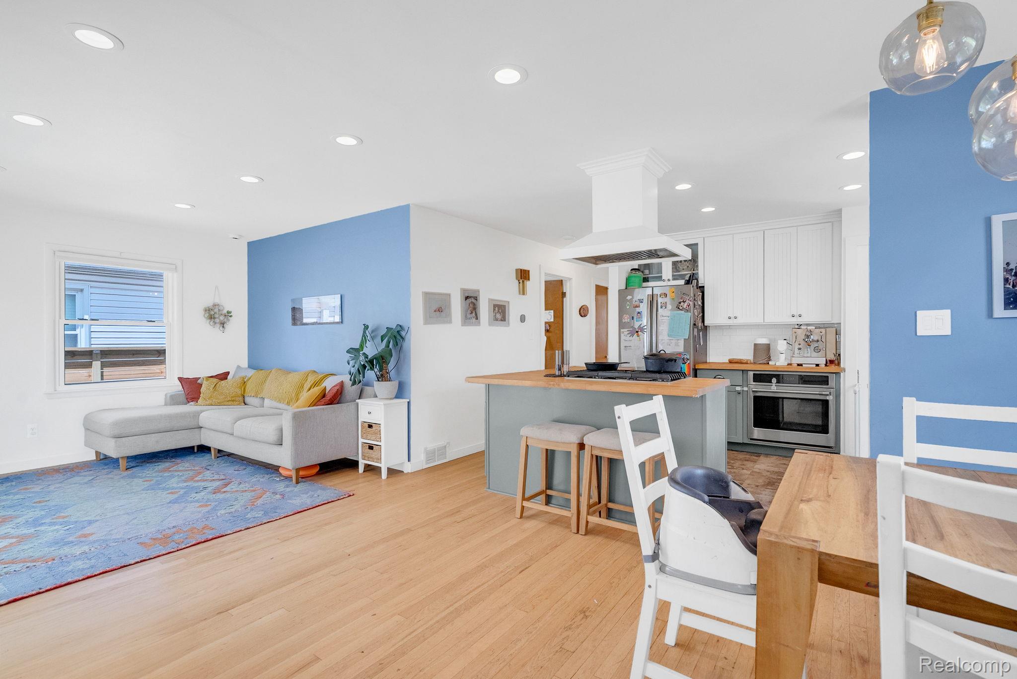 2287 Moorhouse Street