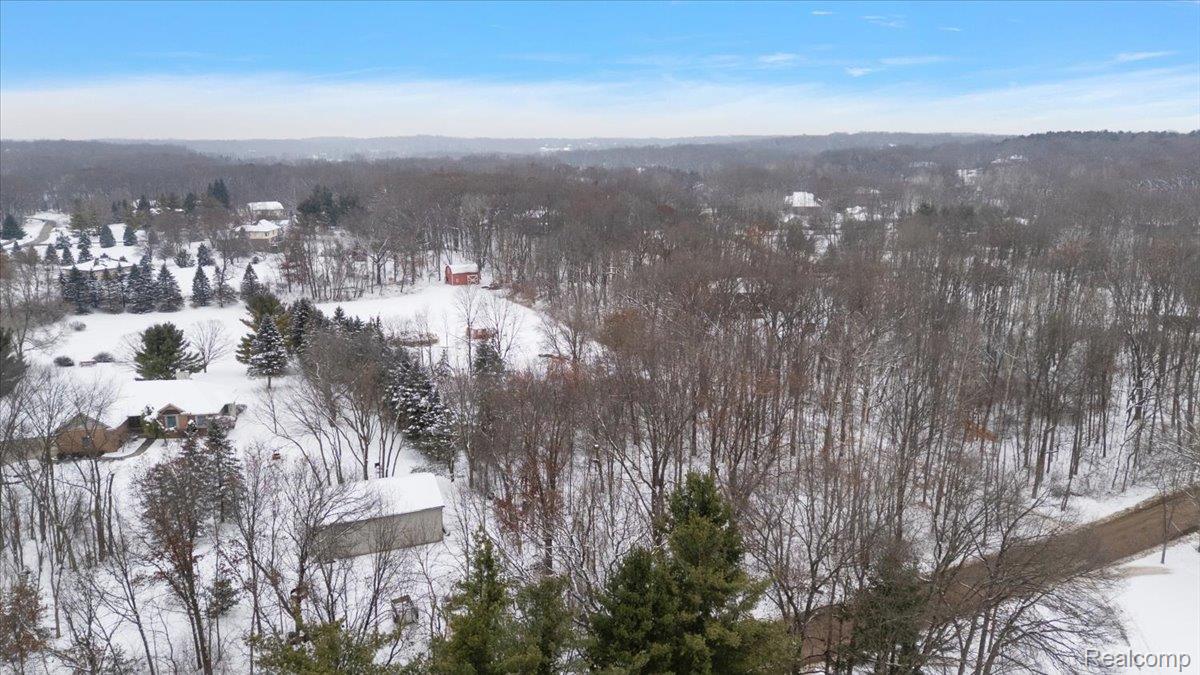 700 W Maple Road