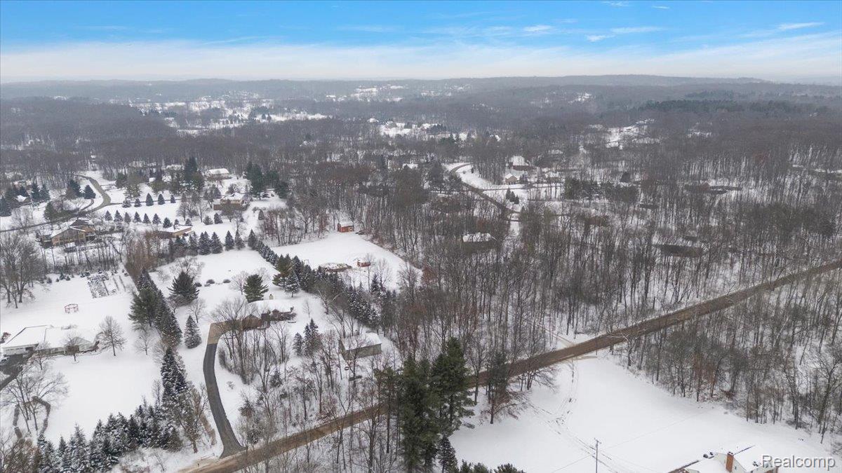 700 W Maple Road