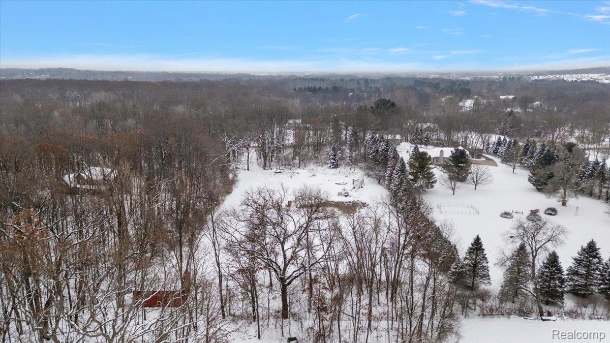 700 W Maple Road