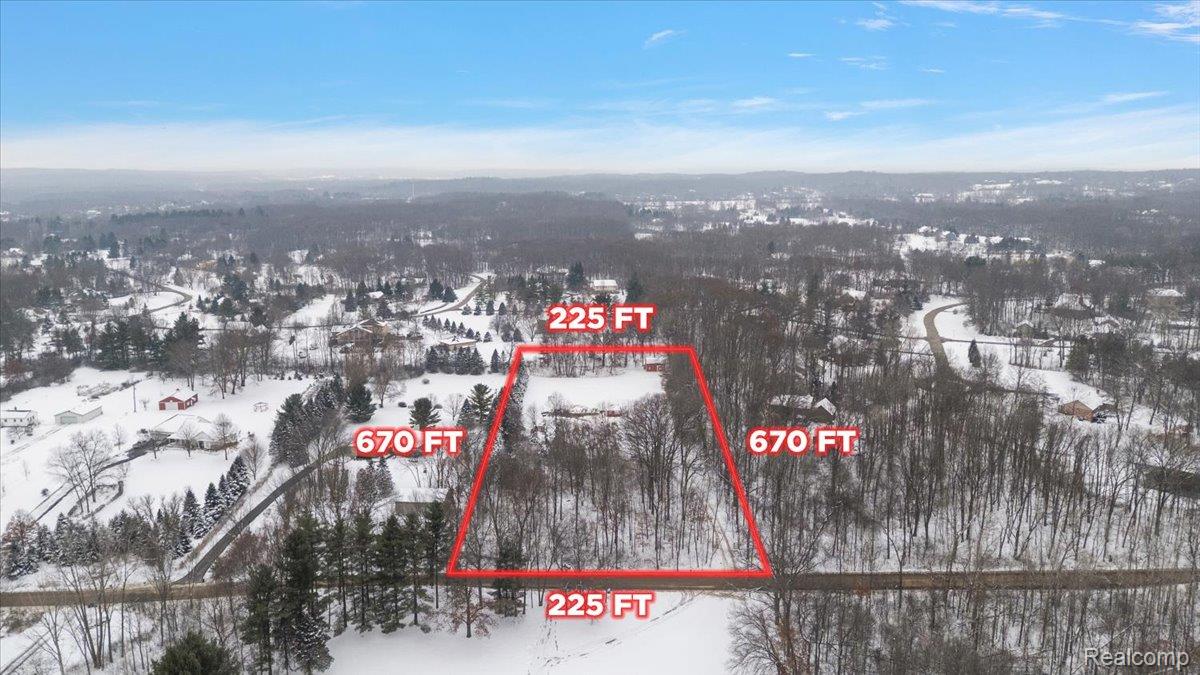 700 W Maple Road