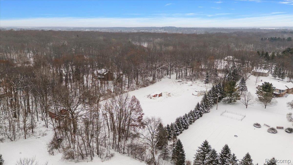 700 W Maple Road