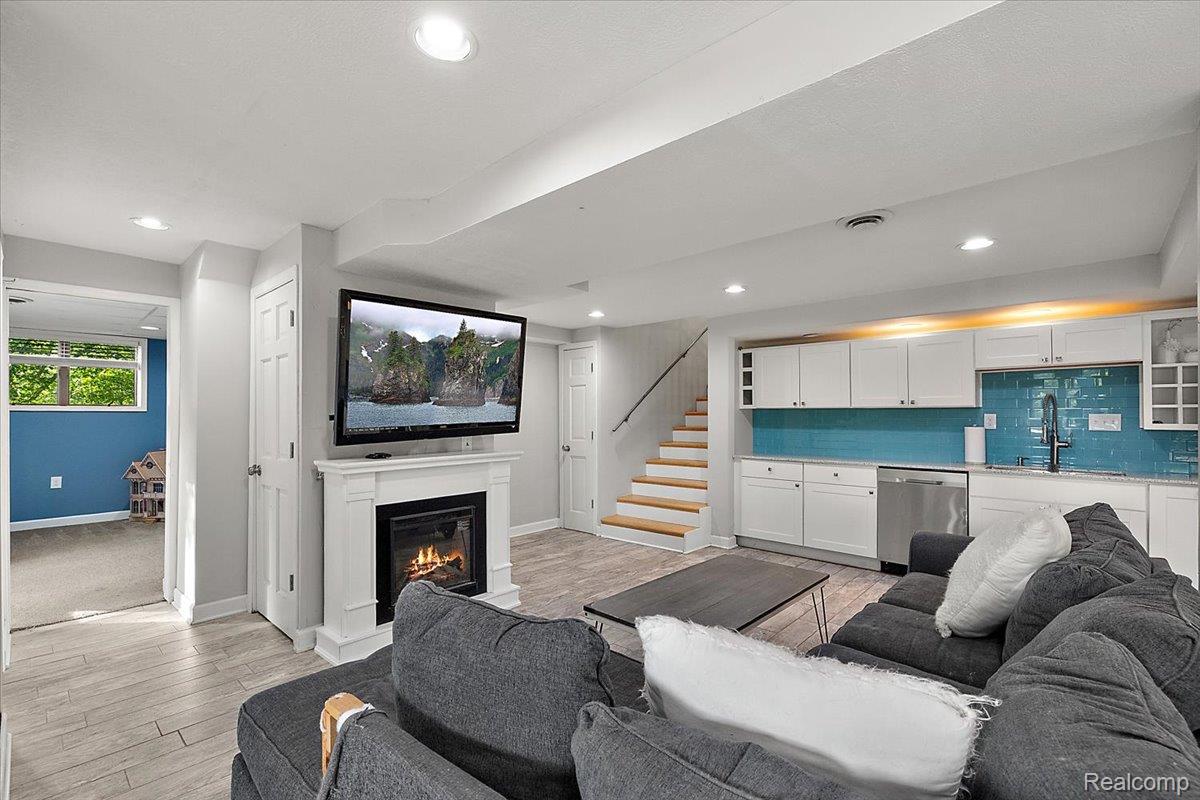 7291 Parkwood Drive