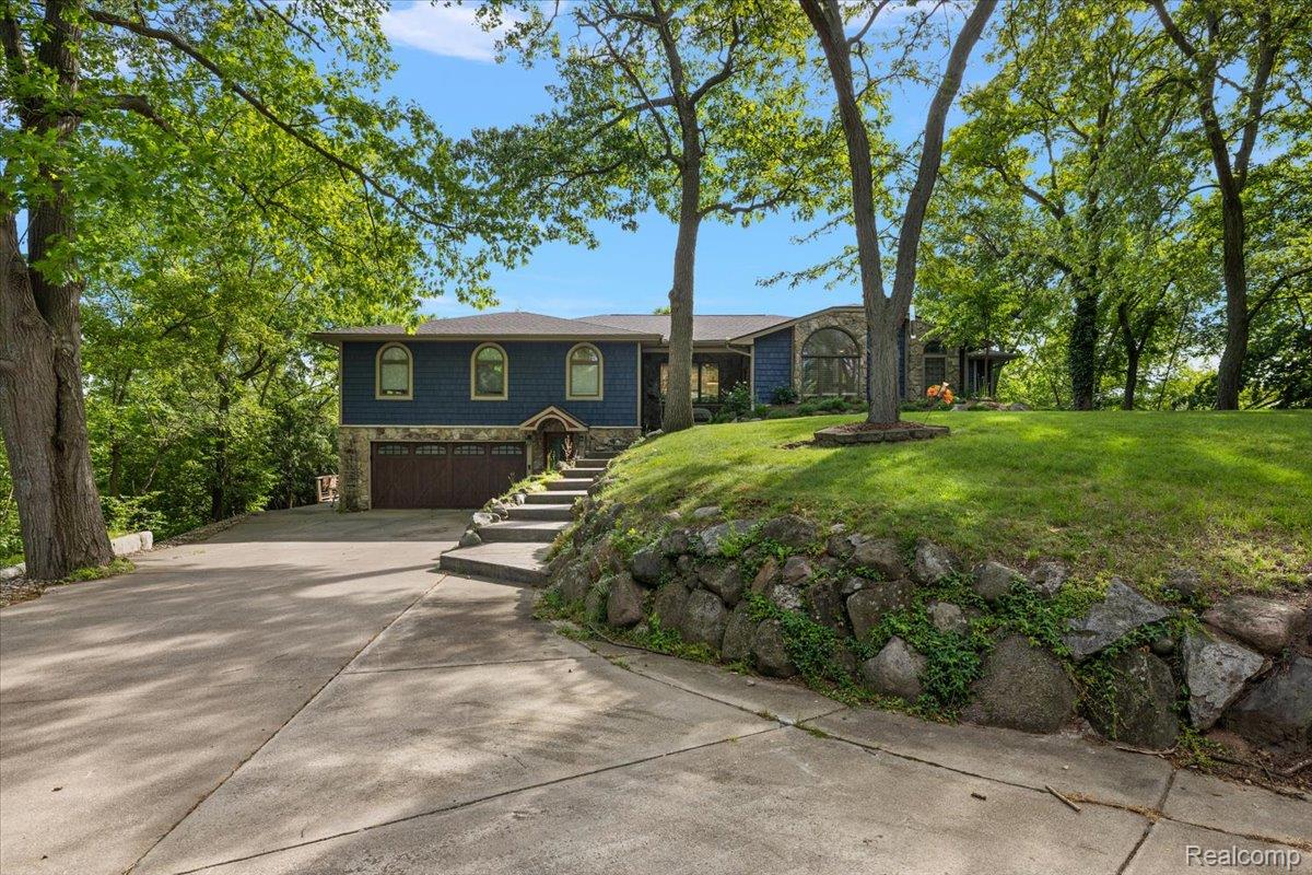 7291 Parkwood Drive