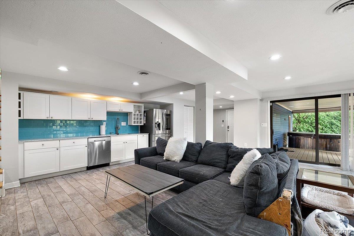 7291 Parkwood Drive