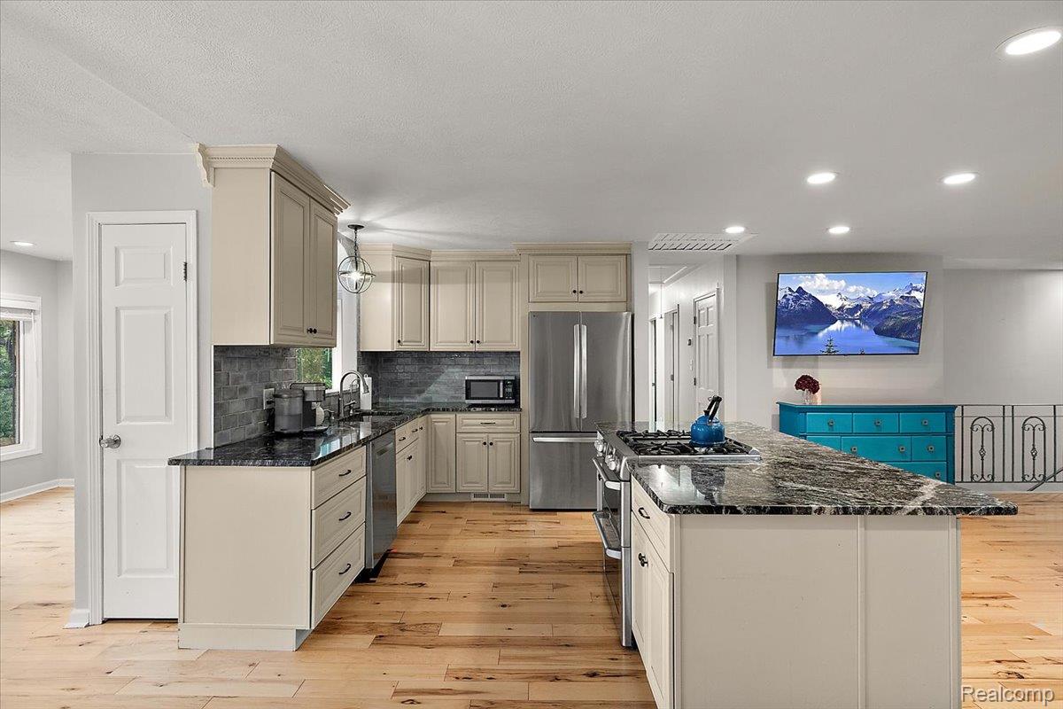 7291 Parkwood Drive