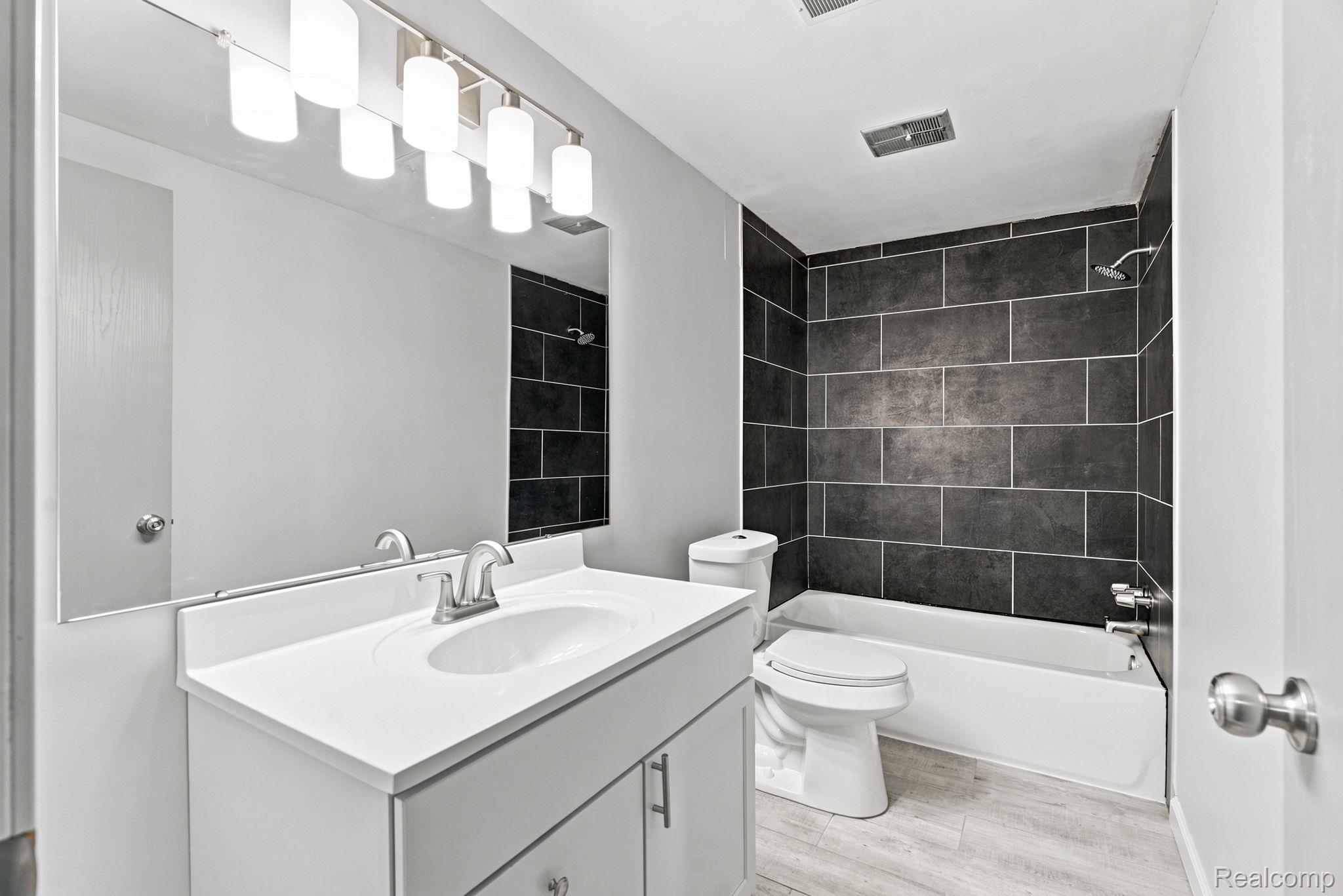 32005 W 12 Mile Road Unit: 208