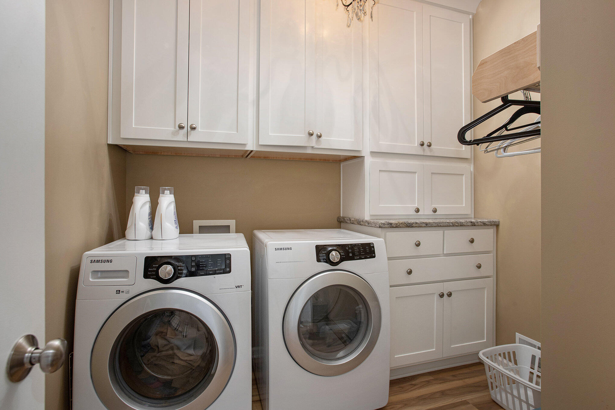 2290 Pin Oak Court NW