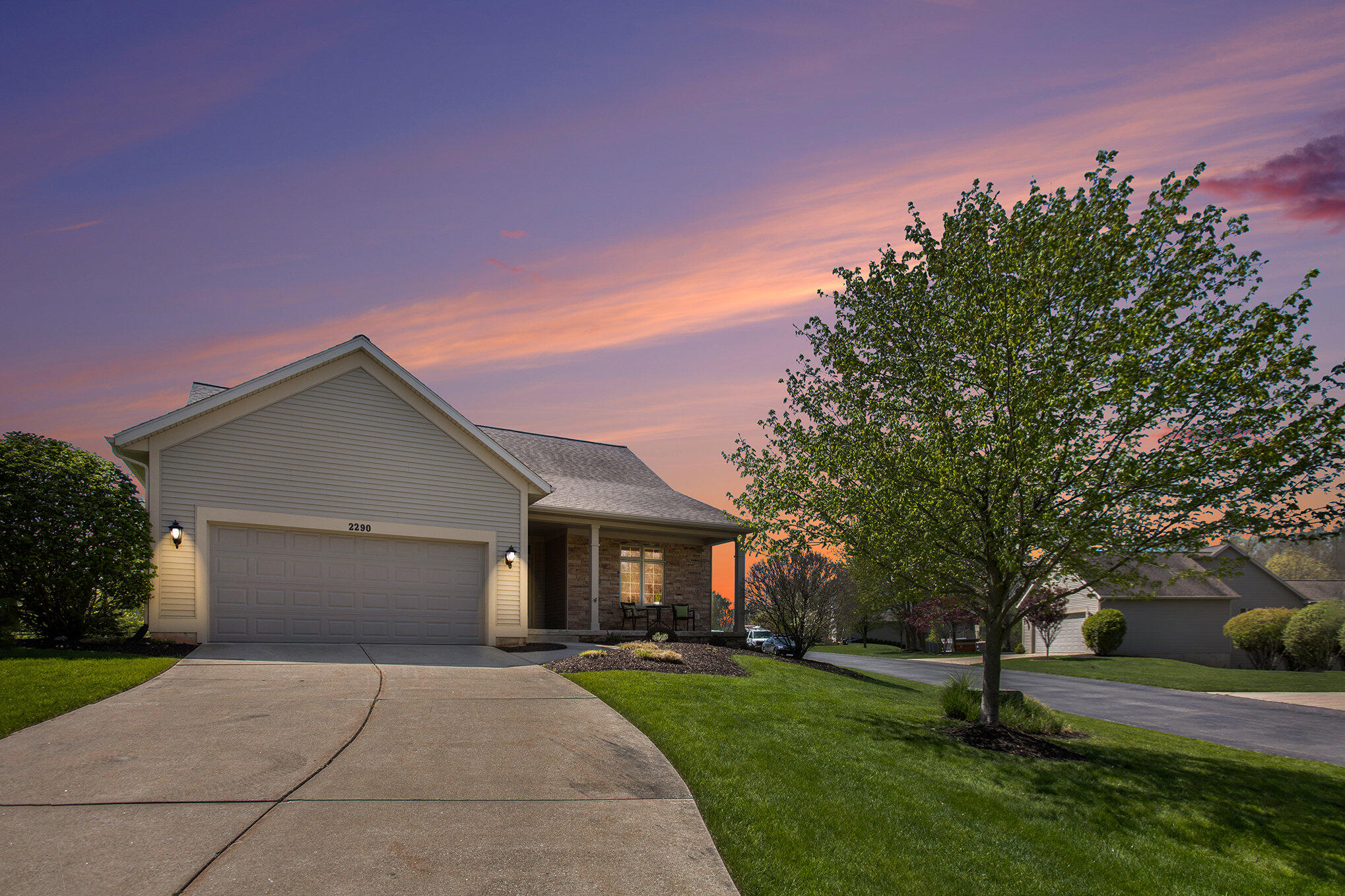 2290 Pin Oak Court NW