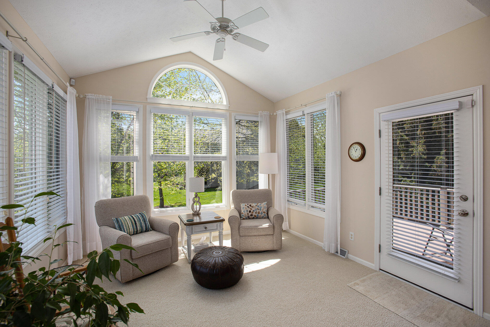 2290 Pin Oak Court NW