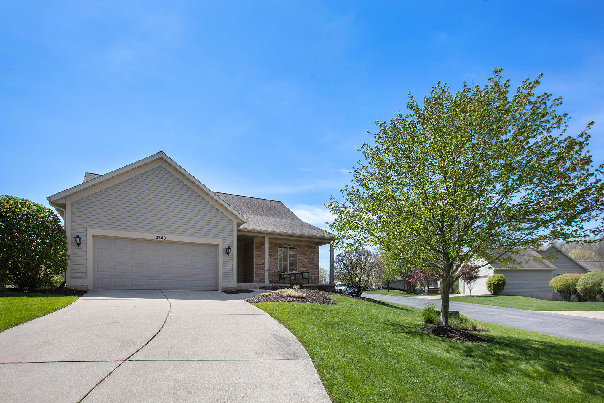 2290 Pin Oak Court NW