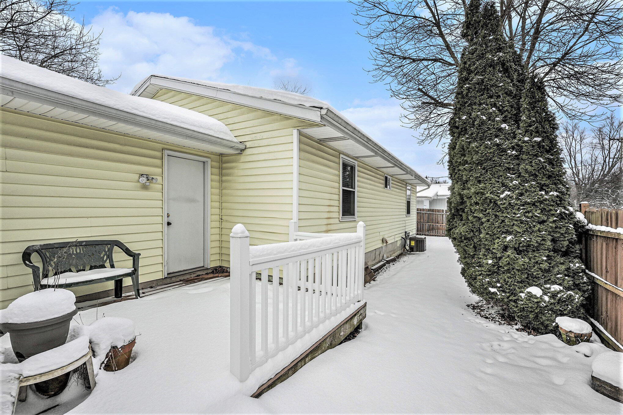 647 Saint Clair Avenue NW