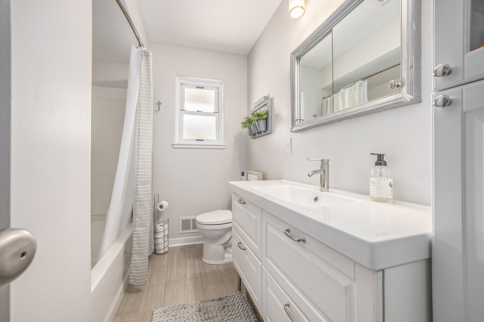 2714 Lafayette Avenue NE