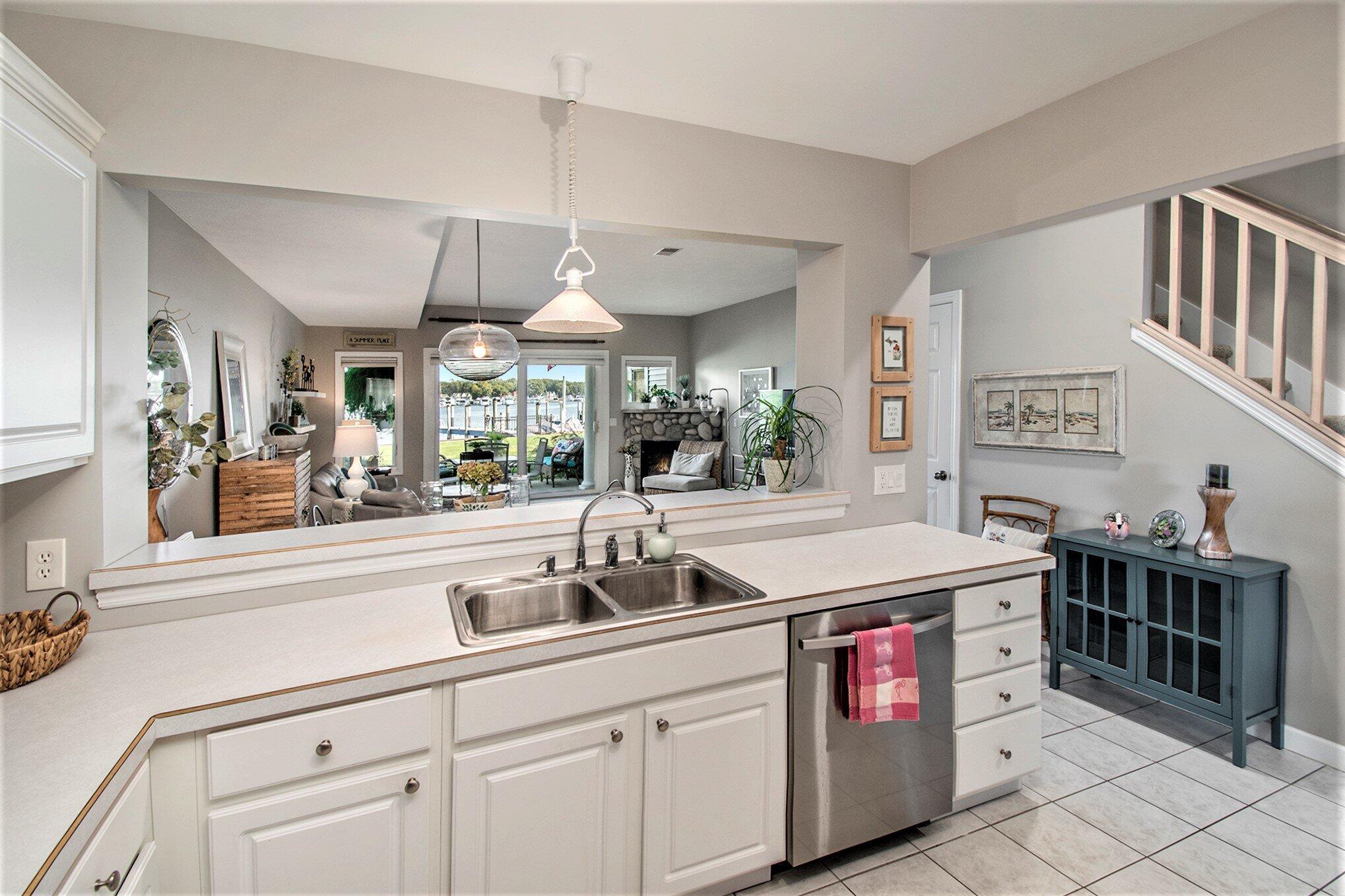 963 W Savidge Street