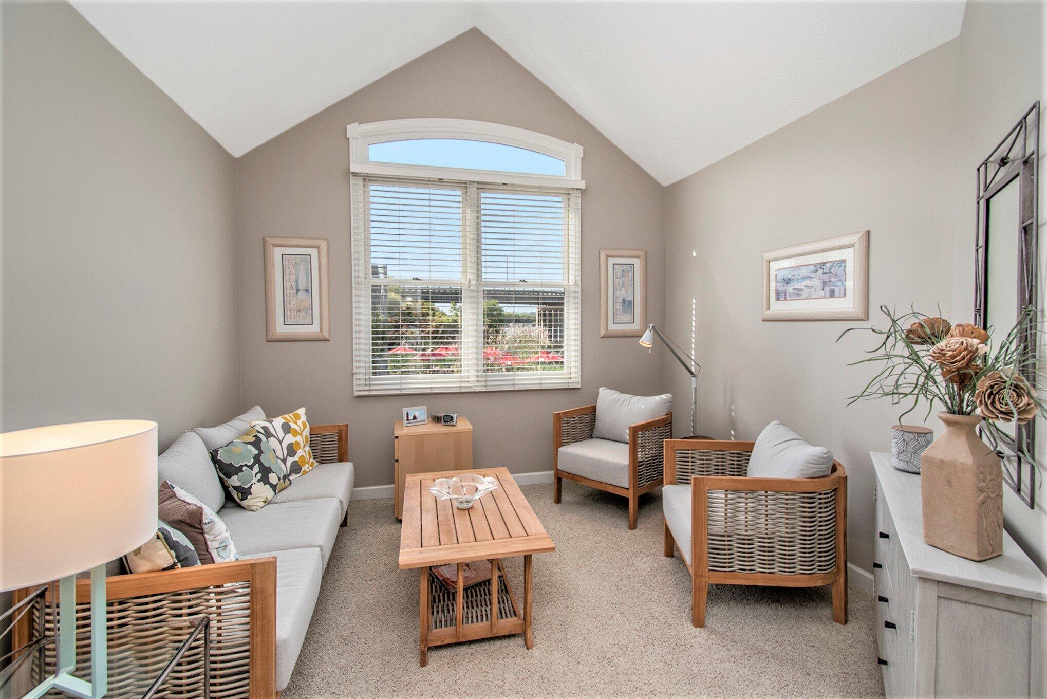 963 W Savidge Street