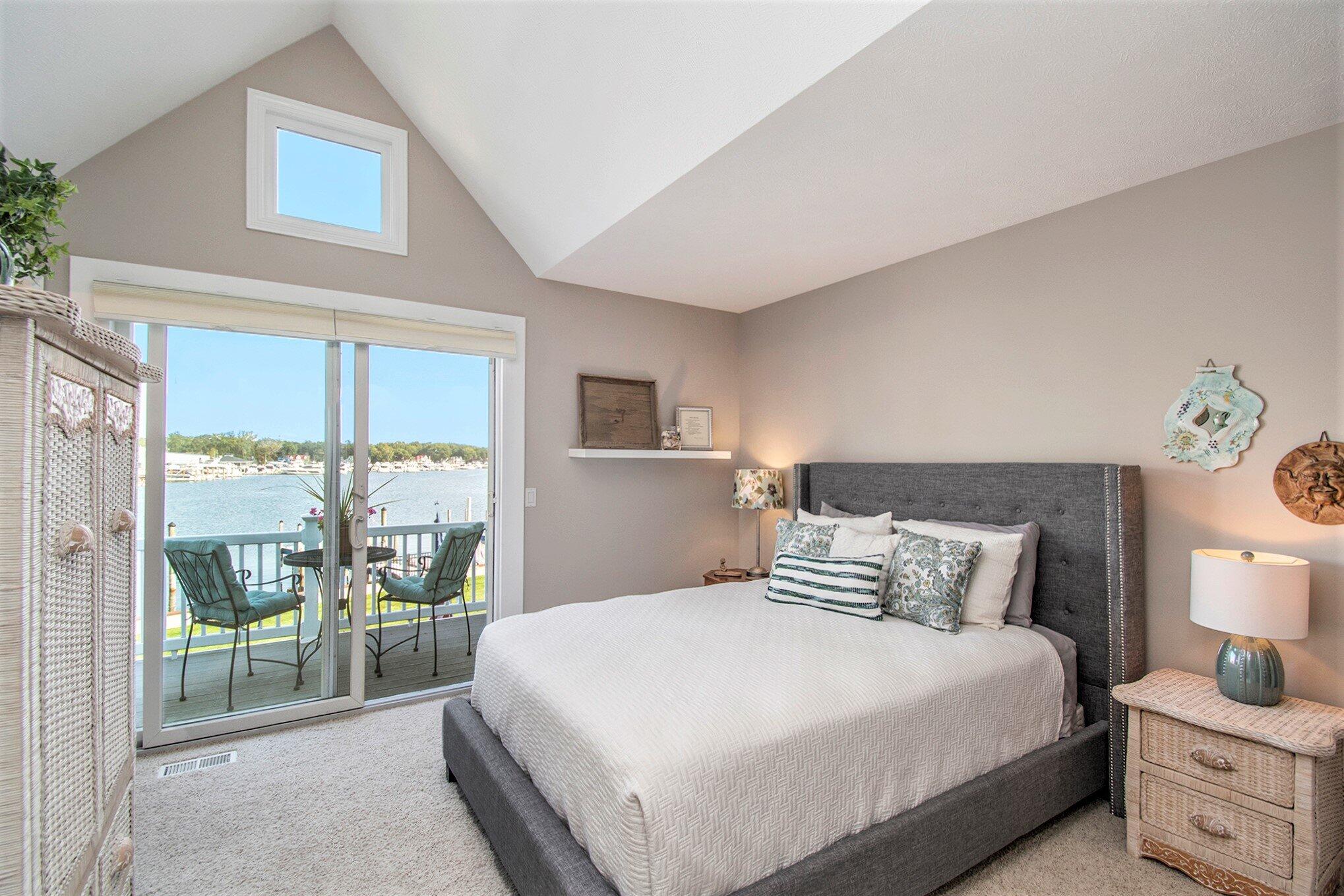 963 W Savidge Street