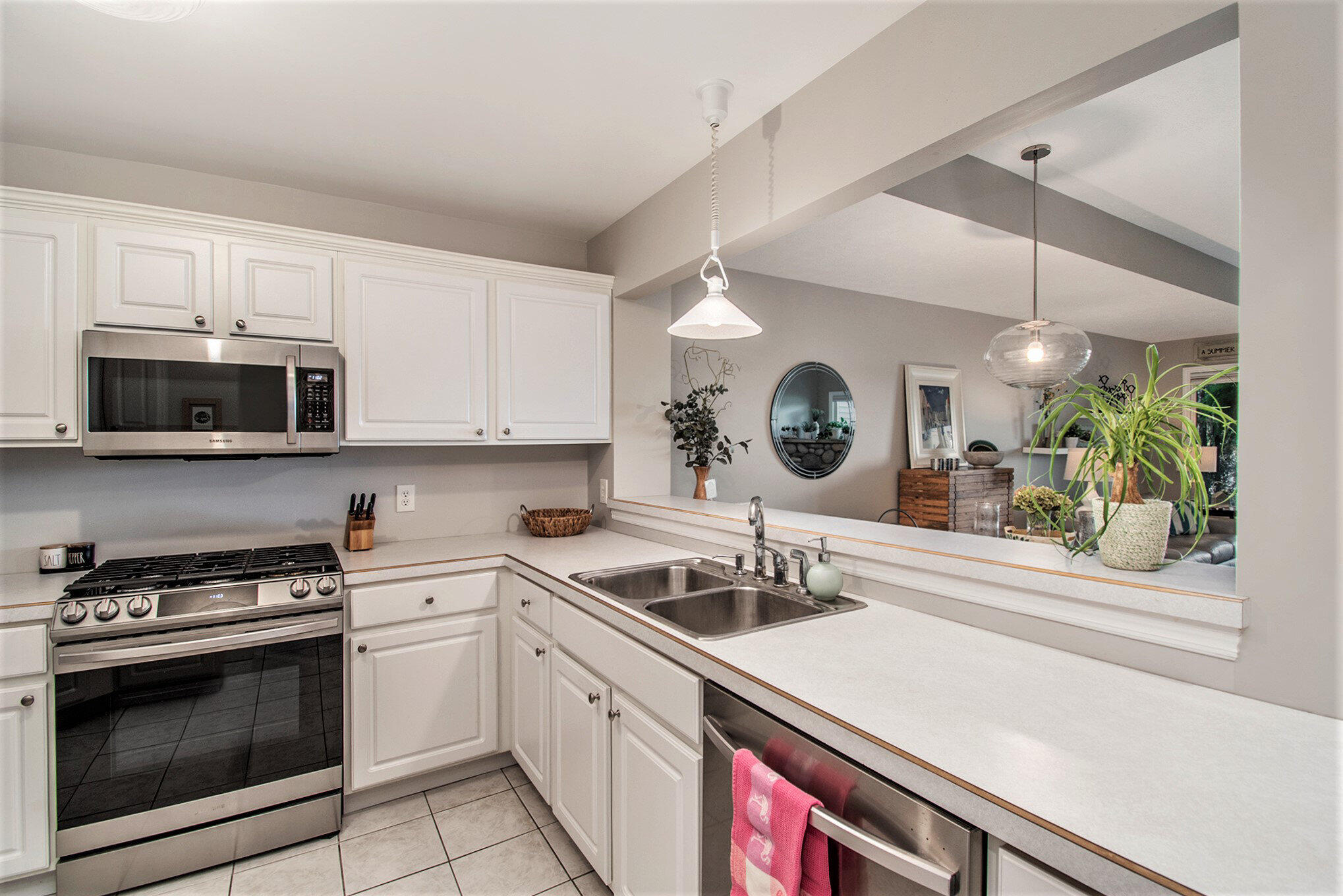 963 W Savidge Street