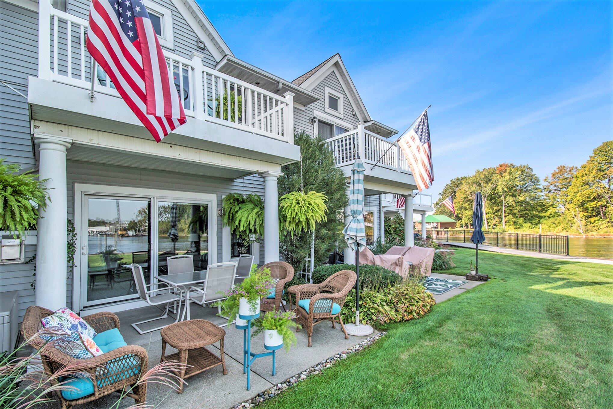 963 W Savidge Street