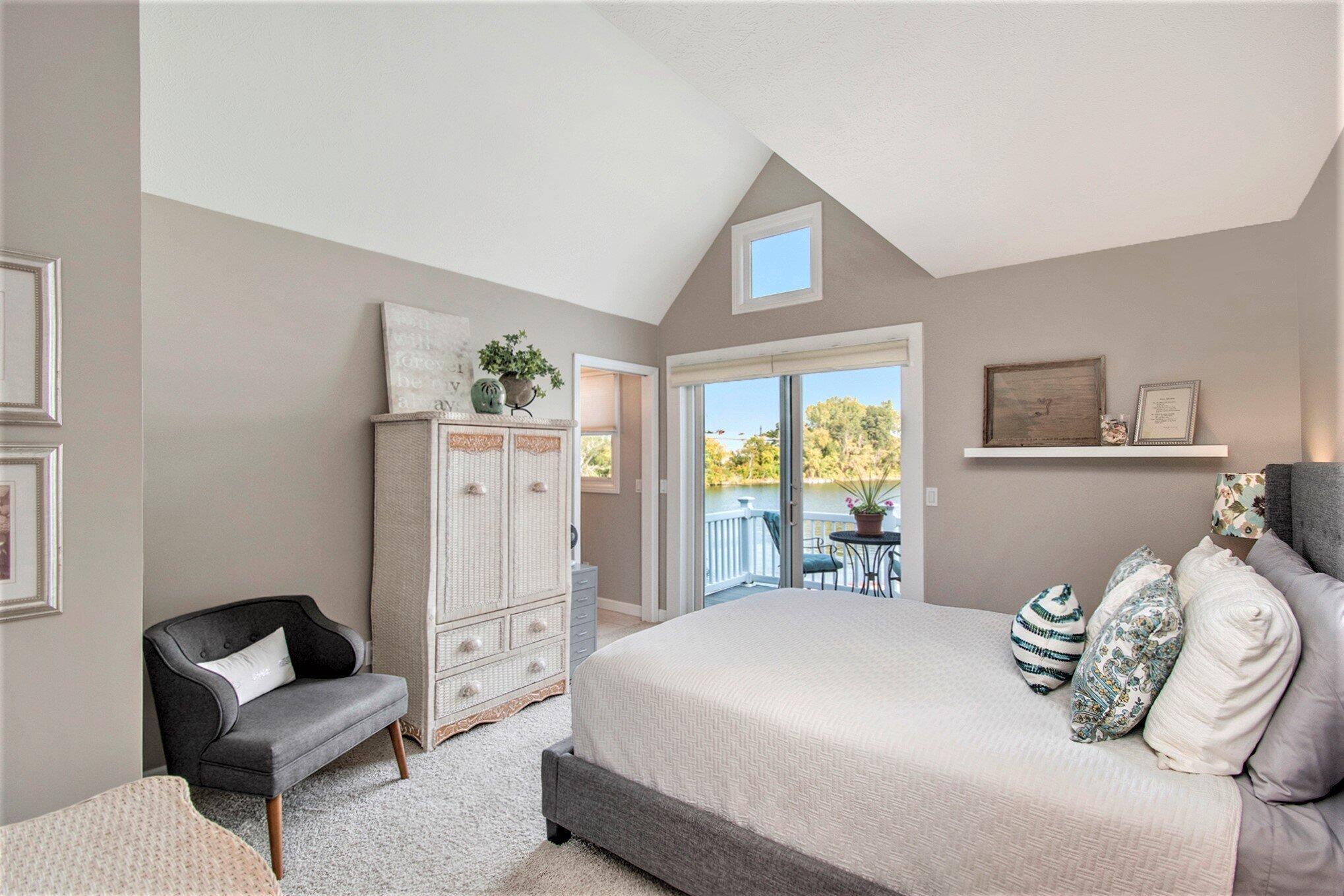 963 W Savidge Street