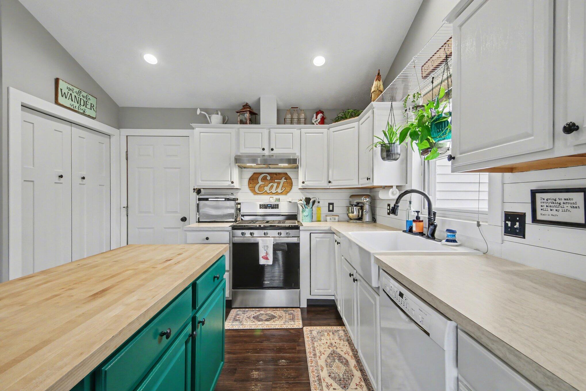 7943 W Westside Drive