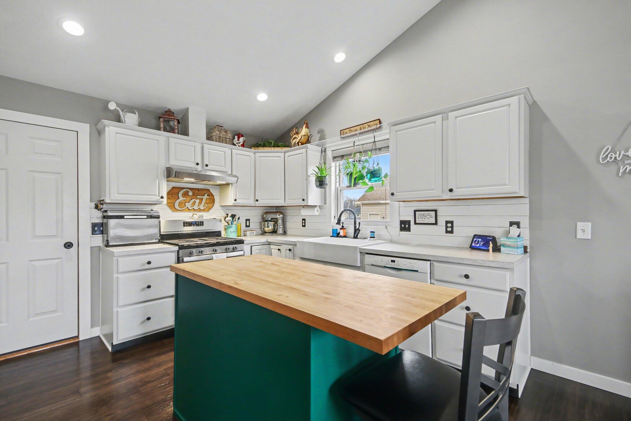 7943 W Westside Drive