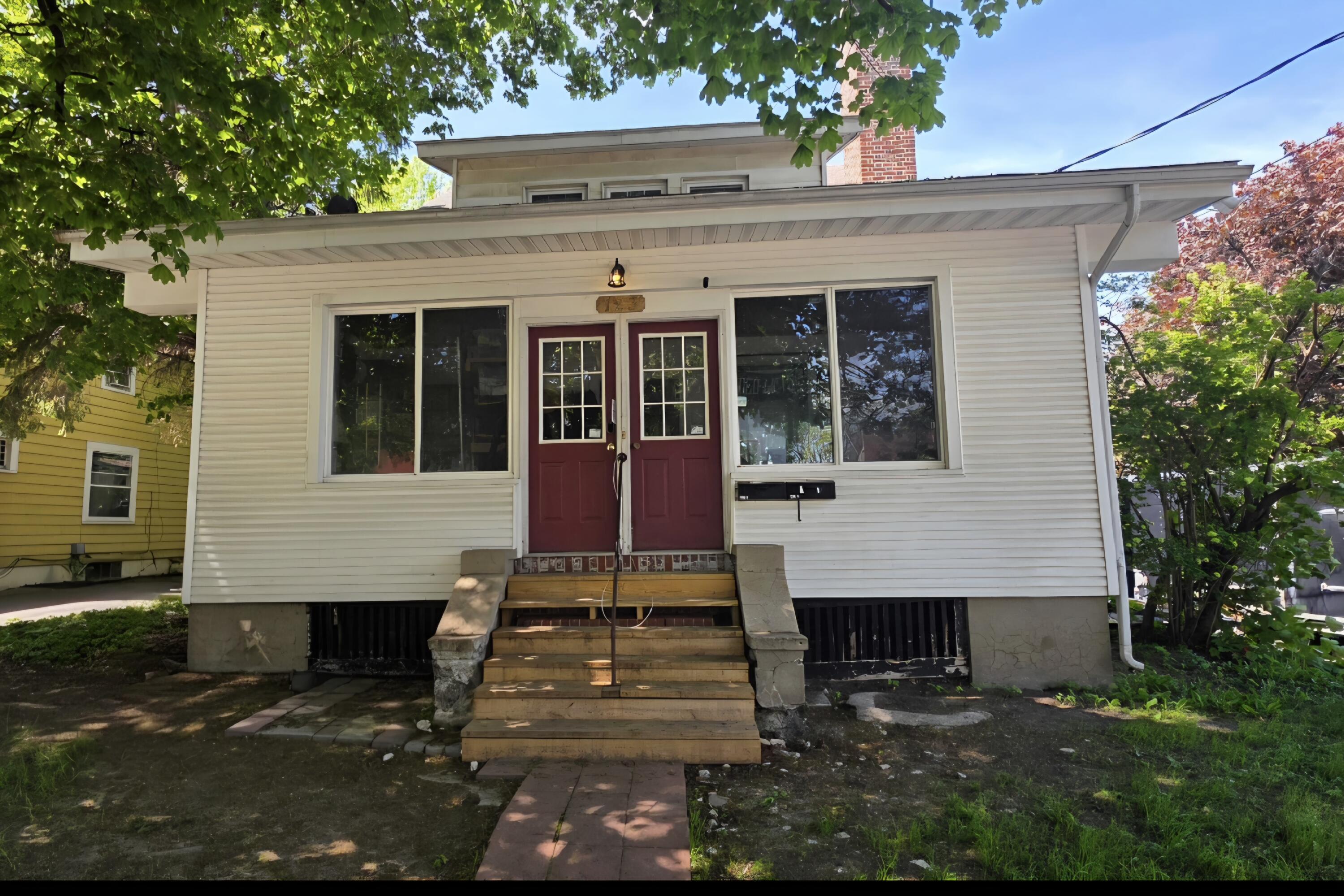 123 Oak Street photo