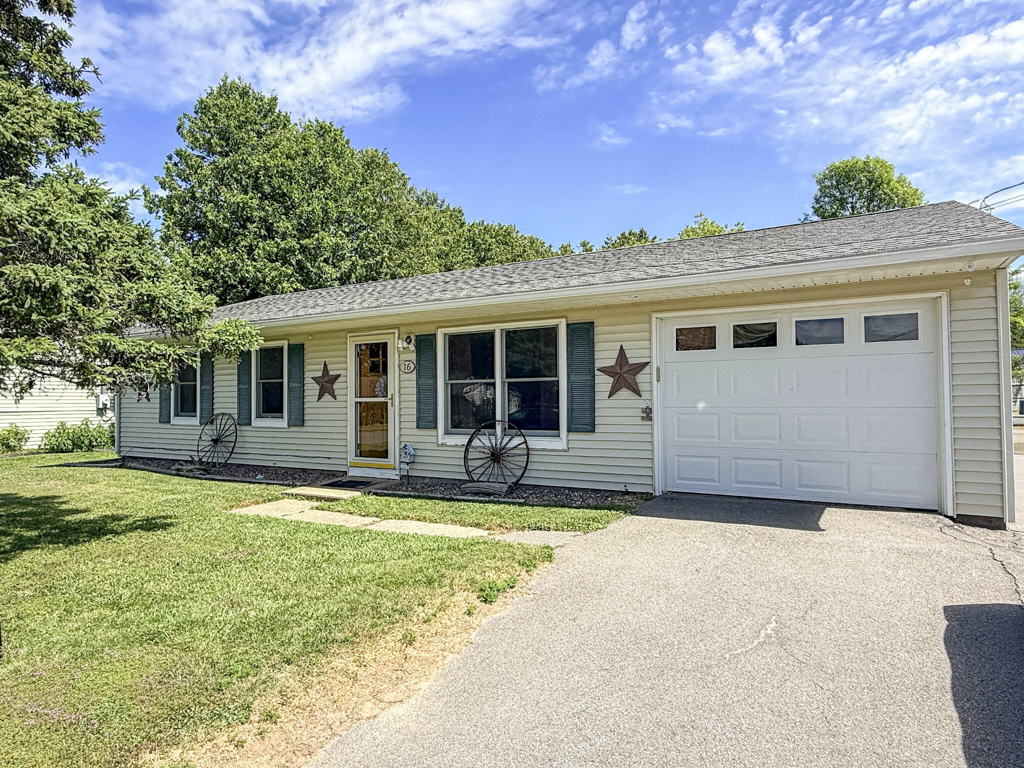 16 Genesee Lane photo