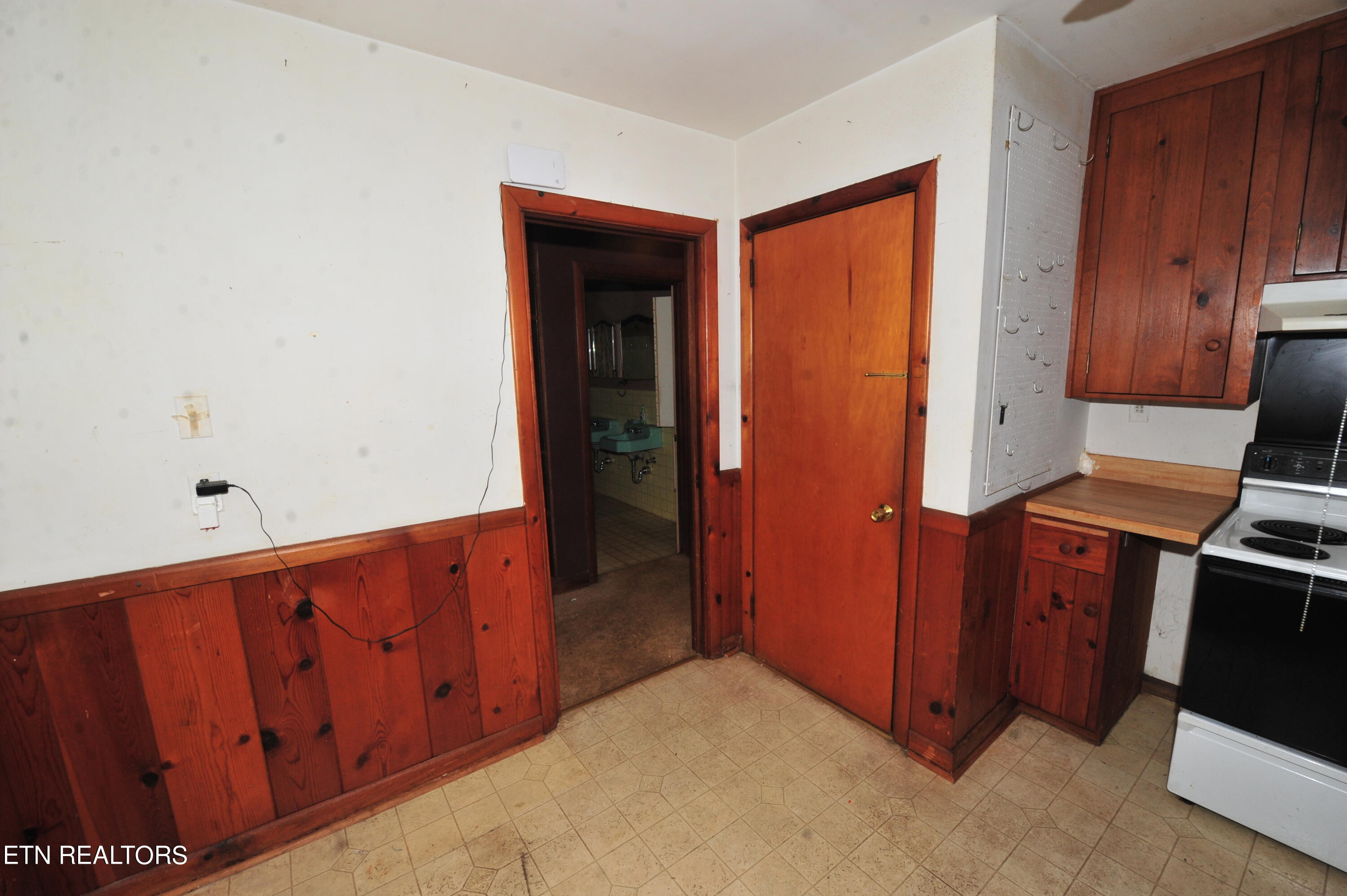 2804 Barber Hill Lane