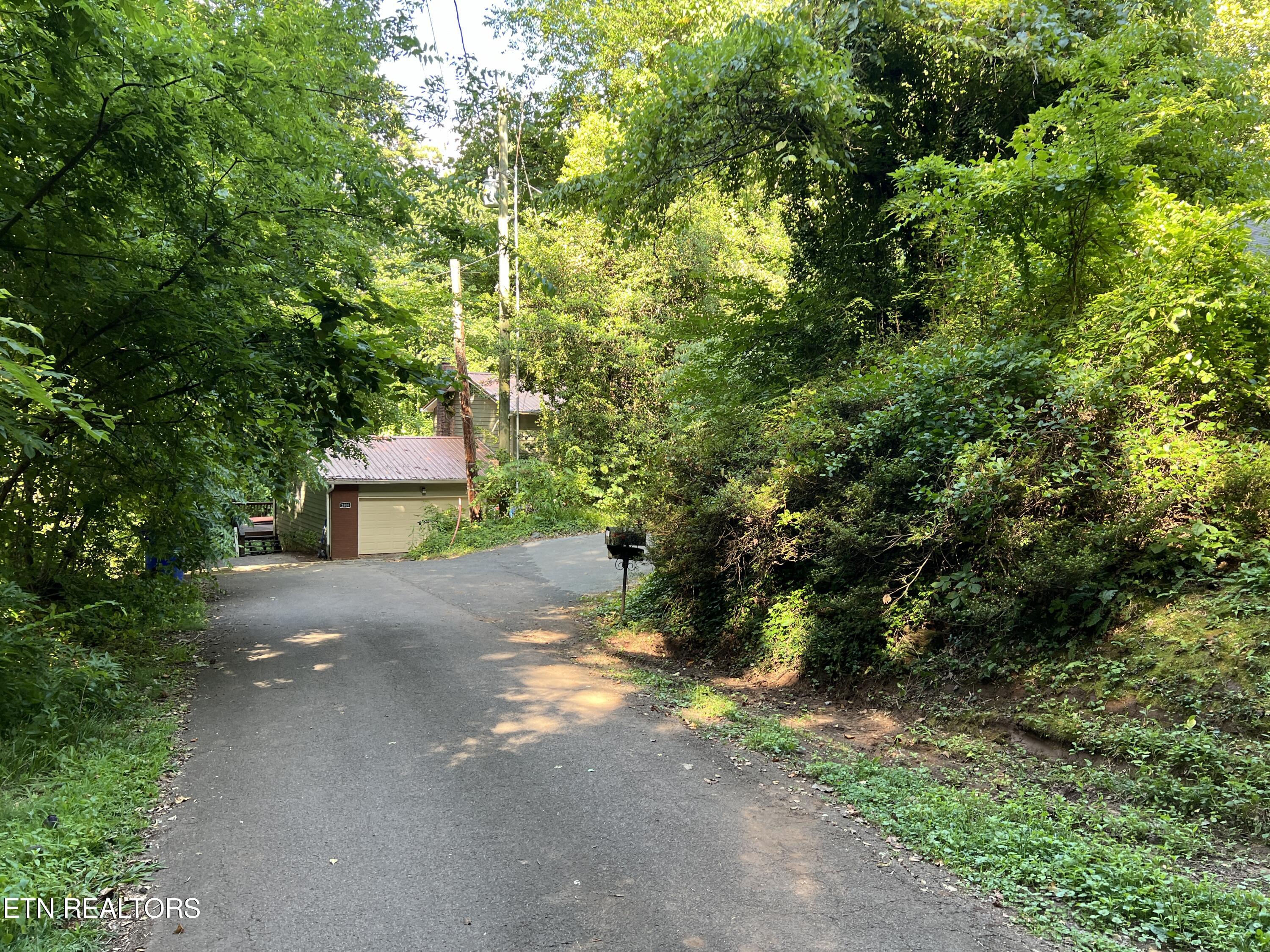 2804 Barber Hill Lane