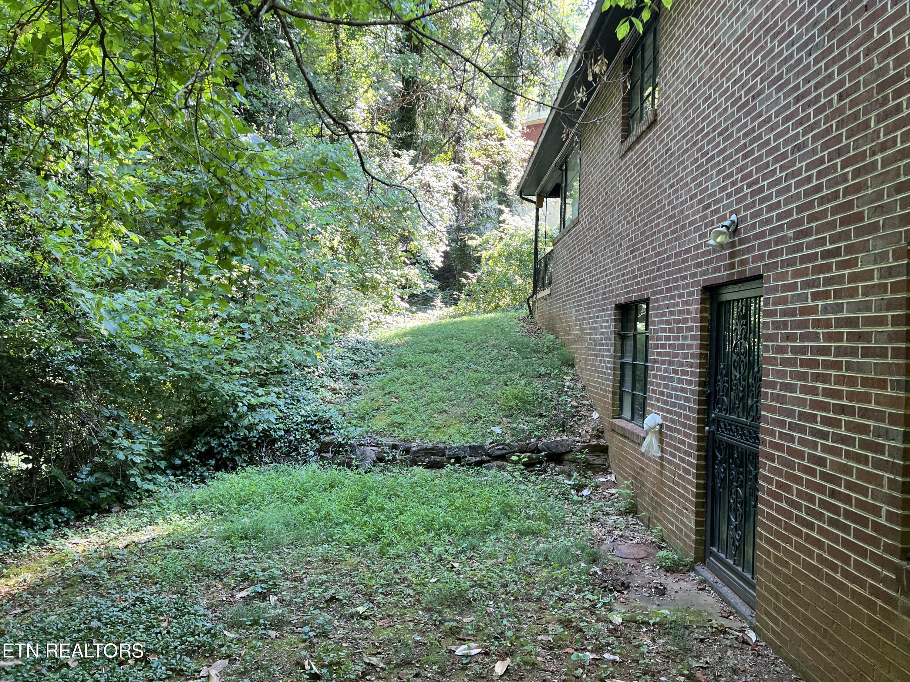 2804 Barber Hill Lane