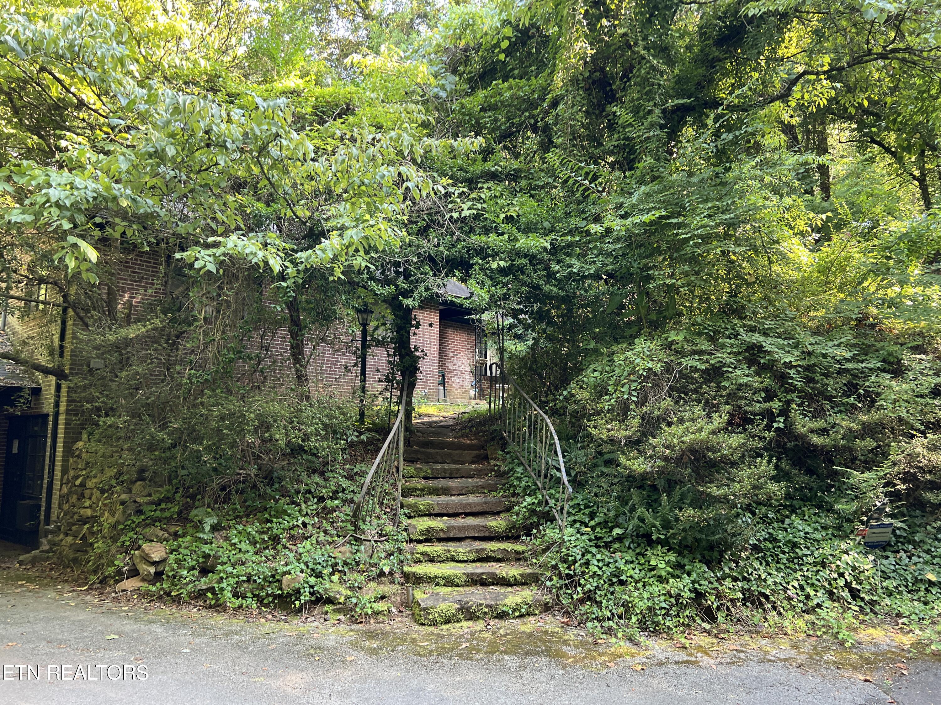 2804 Barber Hill Lane