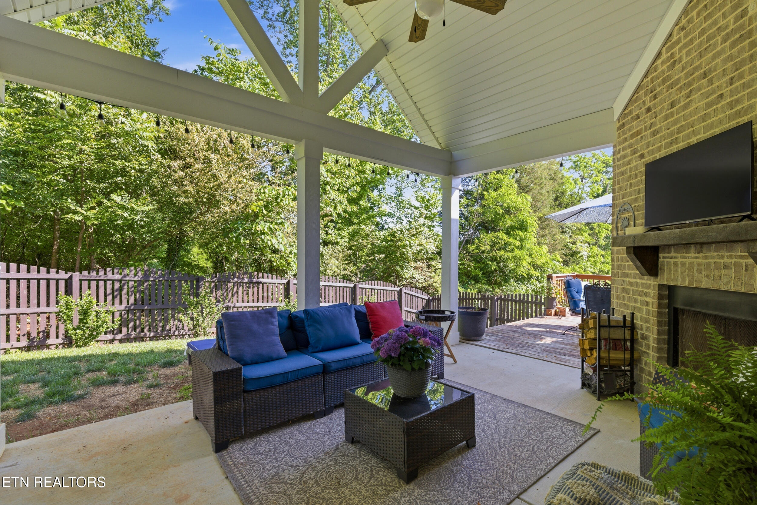 3325 Flagstaff Lane