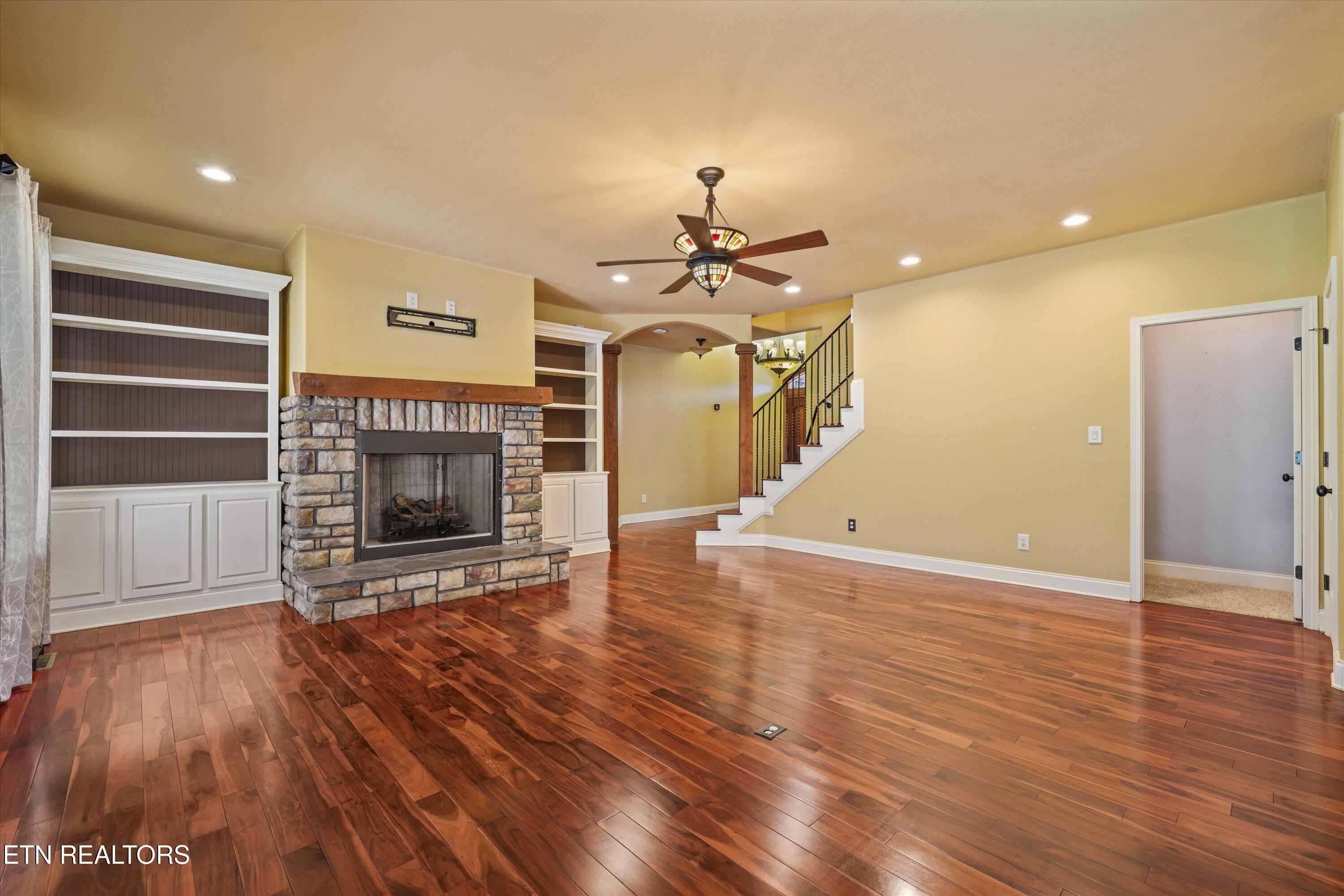 8121 Laurel Falls Lane