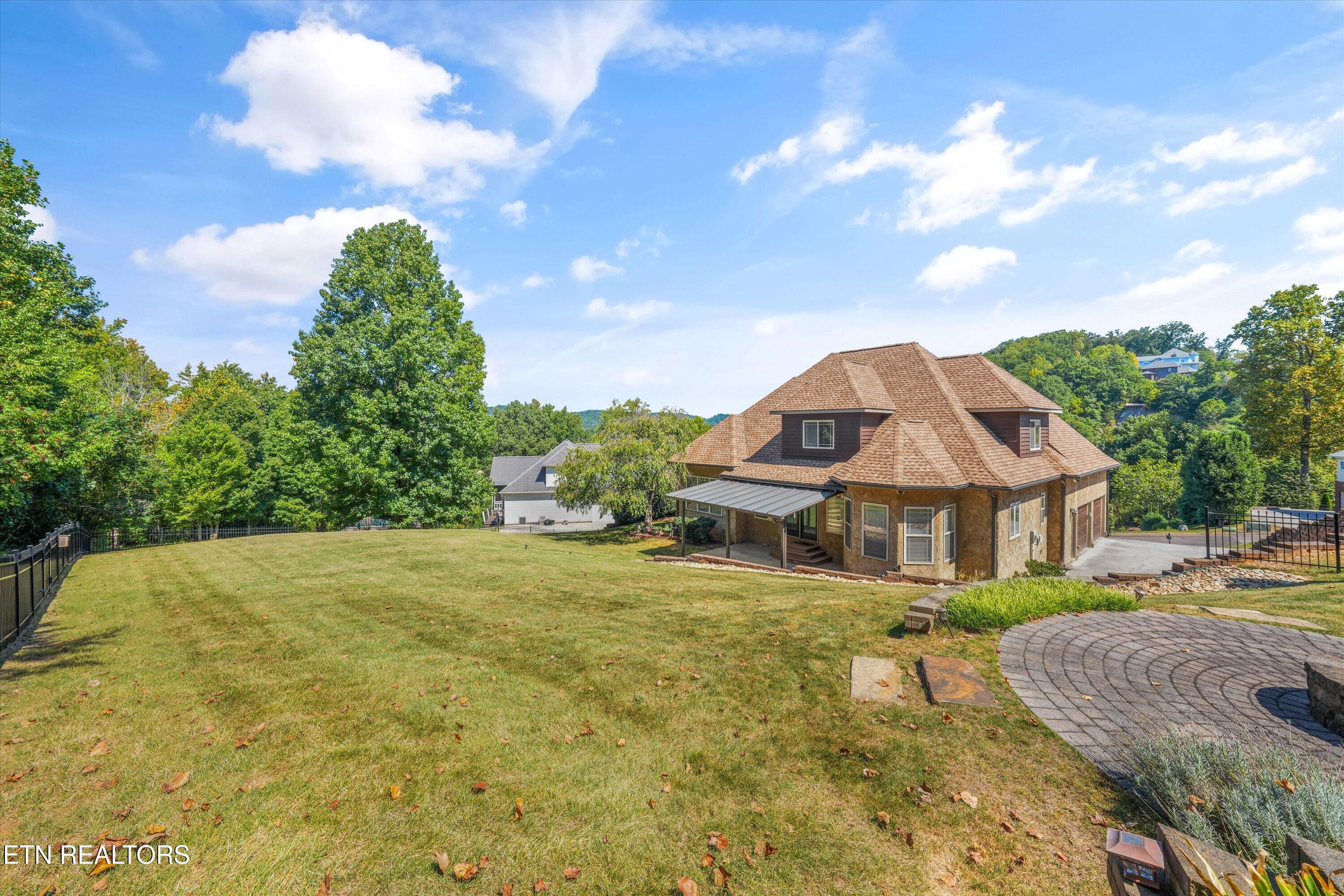 8121 Laurel Falls Lane