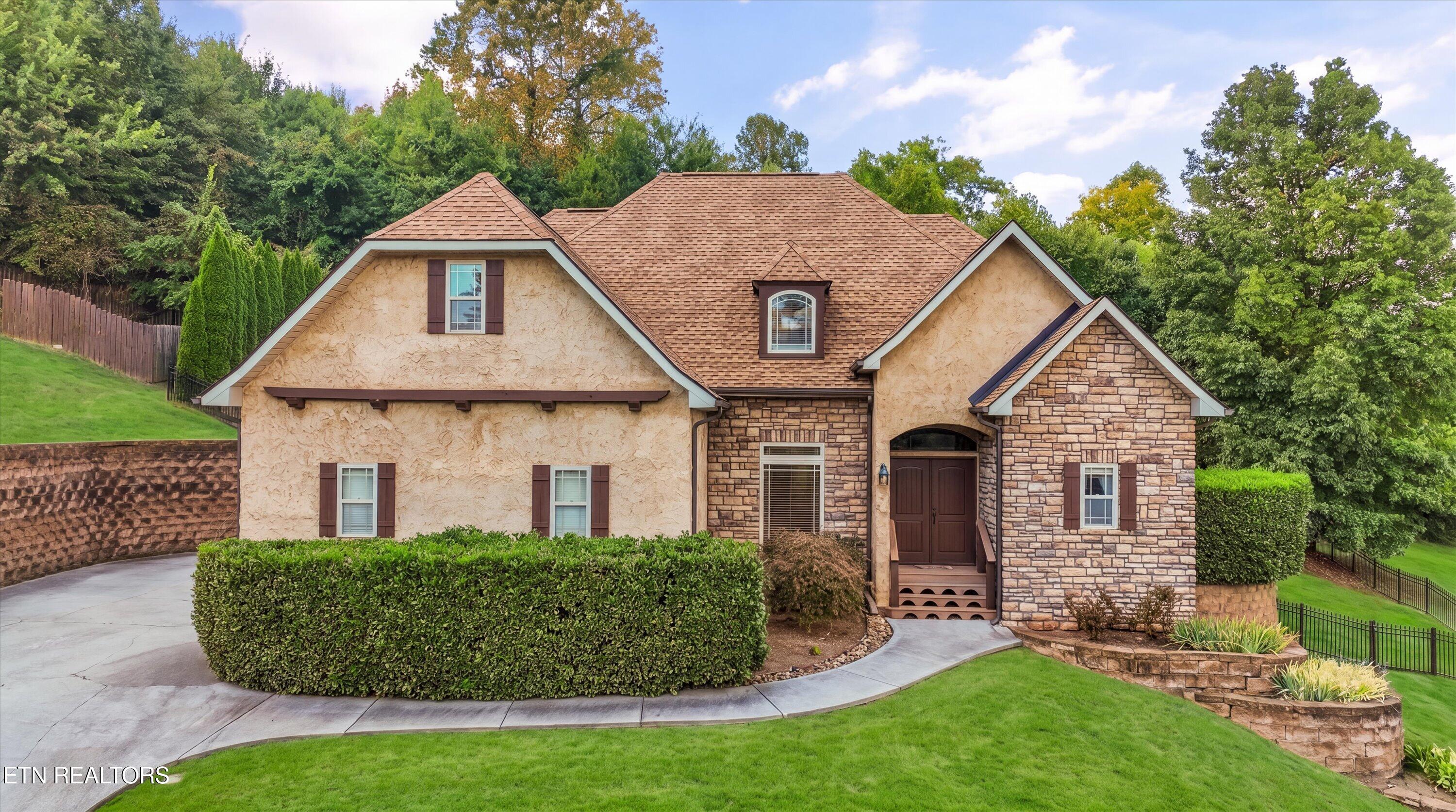 8121 Laurel Falls Lane